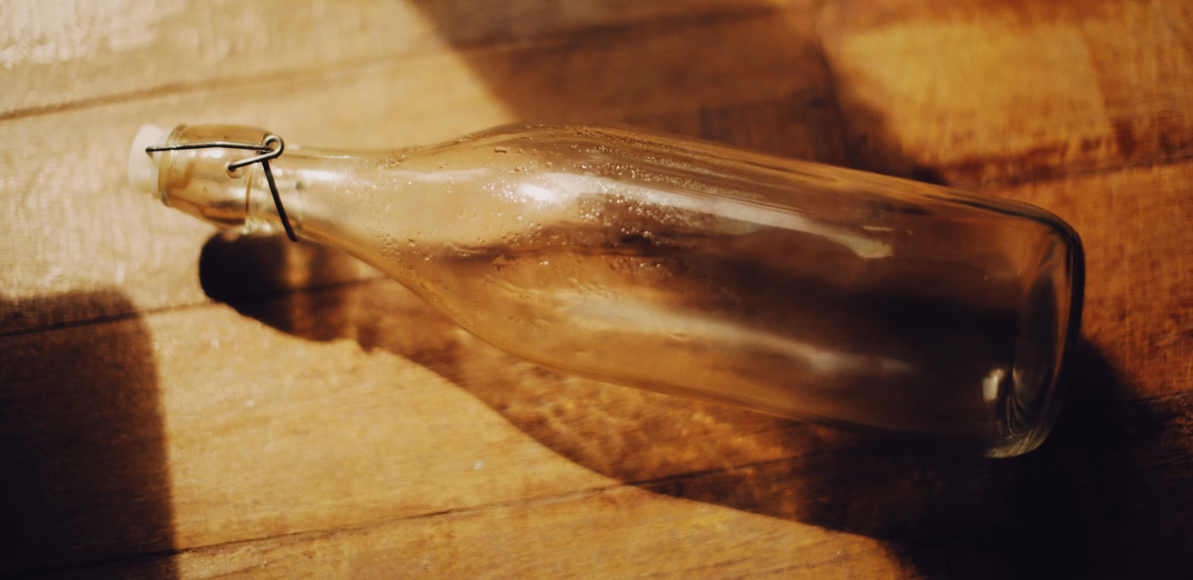 Image d'une bouteille en verre avec bouchon mécanique