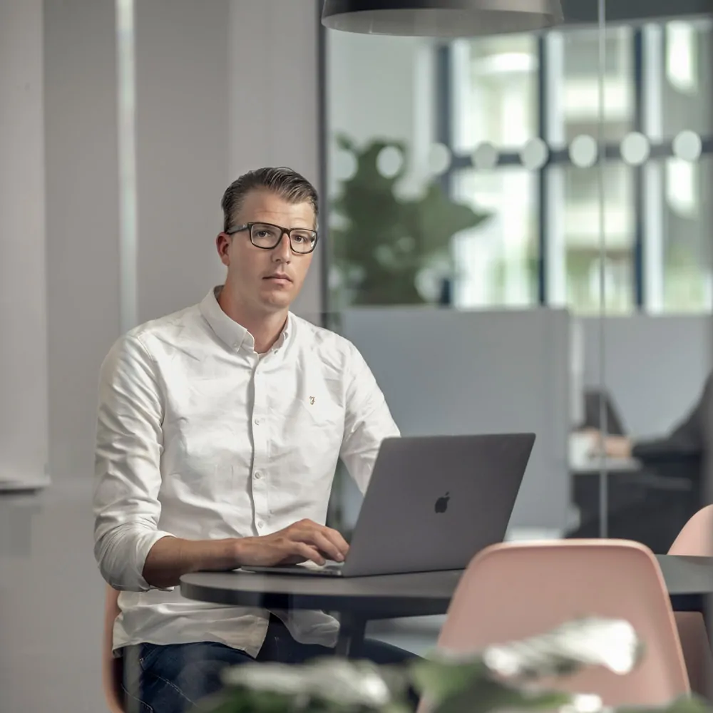 Photo of Anders in a office