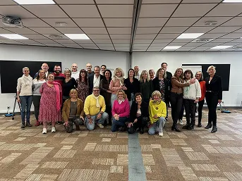 Groupe d'élèves avec le Dr. Olivier Madelrieux