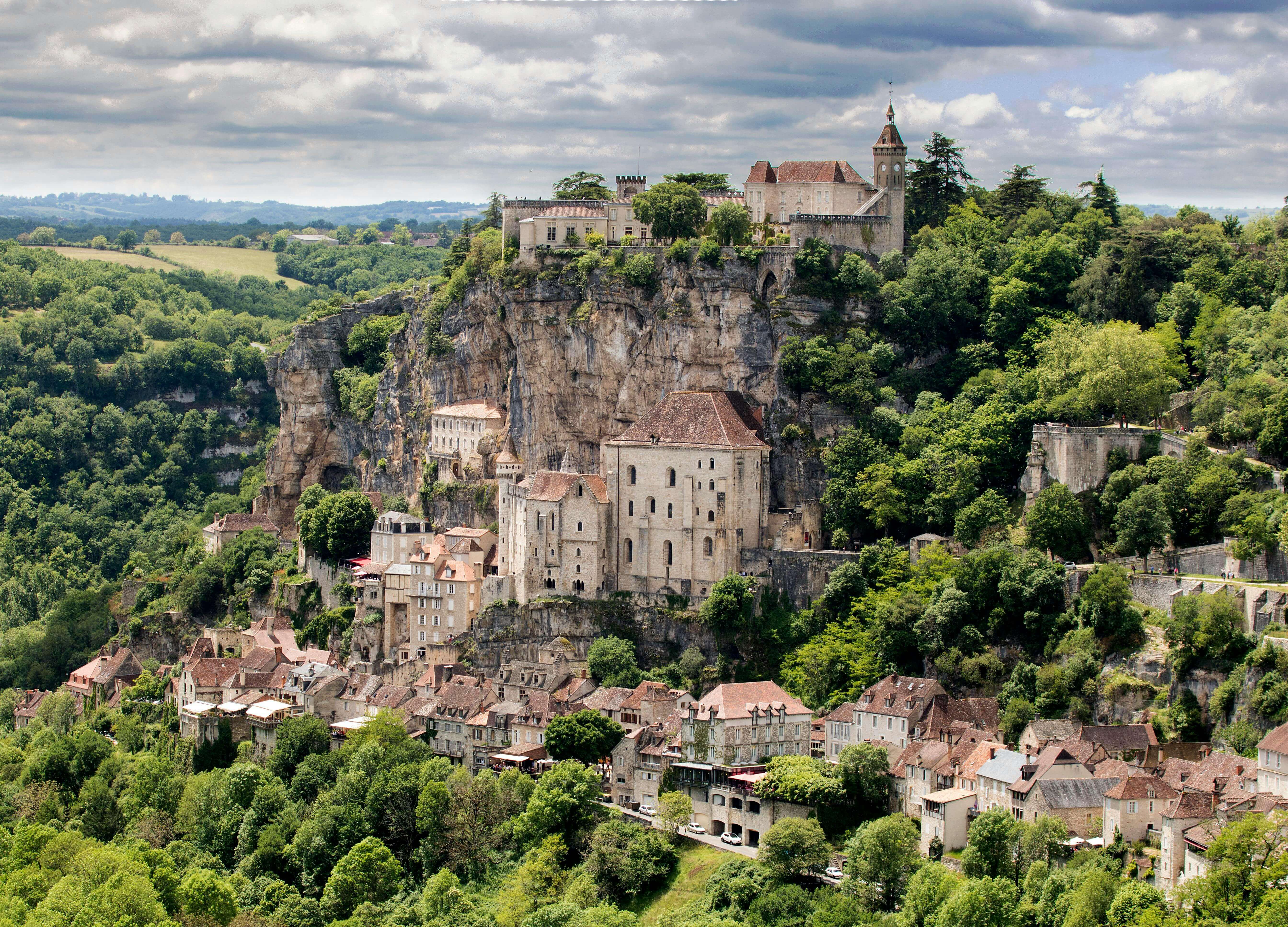 Vue sur Rocamadour une destination disponible avec le transport opéré par Taxi Vallée de la Corrèze.