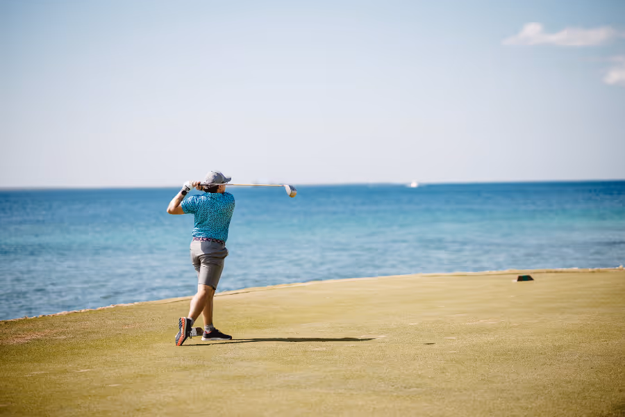 Man golfing, unencumbered by the ravages of kidney stones