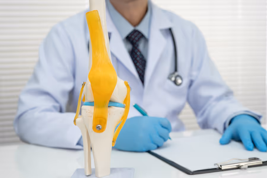 Diagramme du genou dans le bureau d'un chirurgien orthopédique