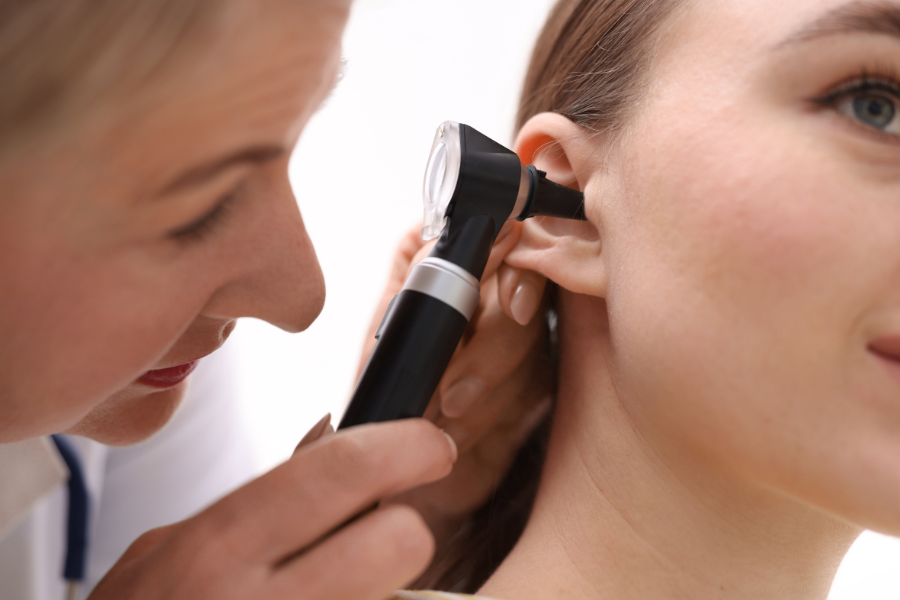 Consultation avec un chirurgien ORL