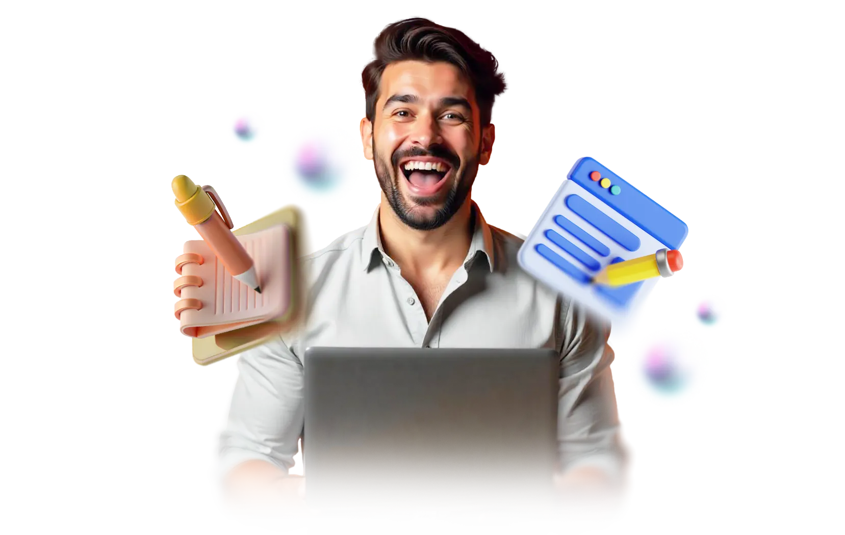 Persona sonriendo con una laptop y una libreta