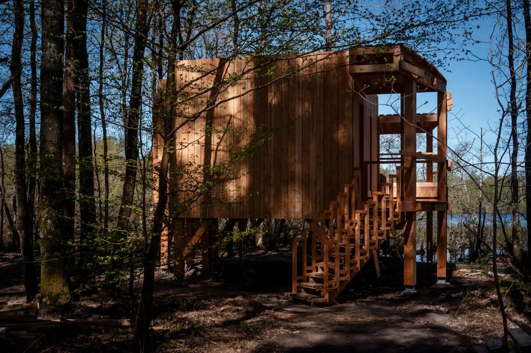 Cabane en chantier @Dorothée Piroëlle