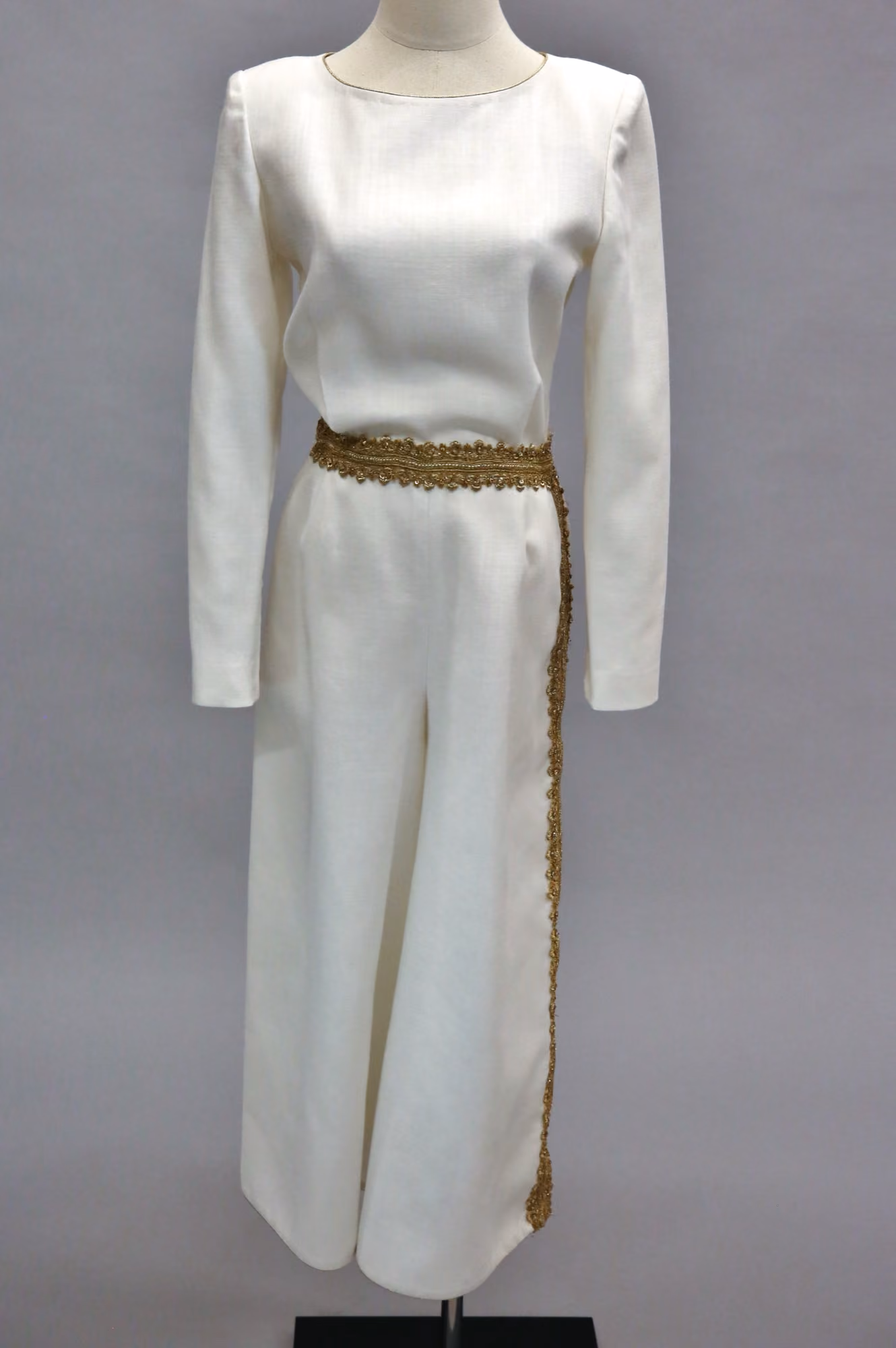 White linen woven pantsuit