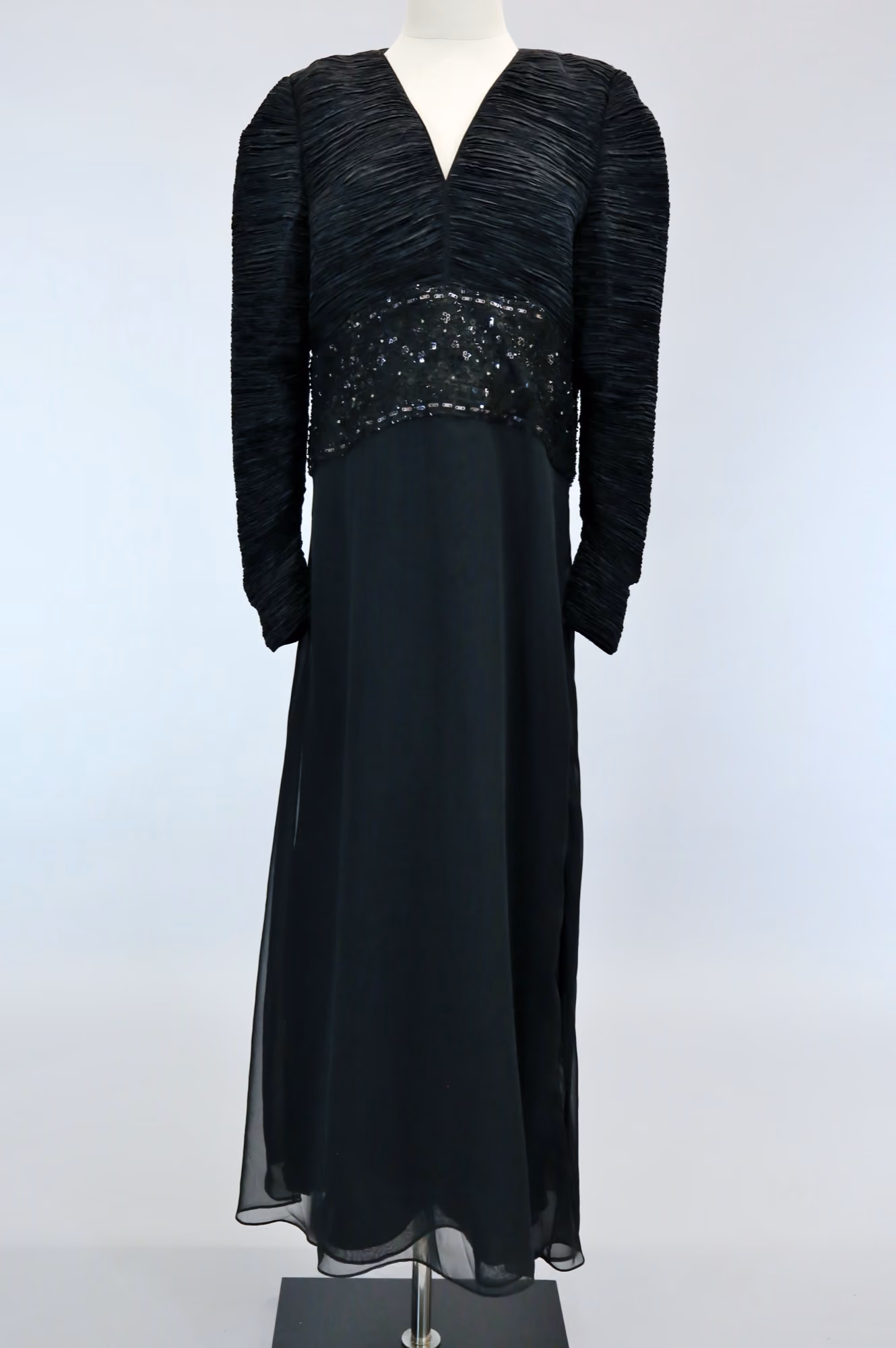 Black pleated evning gown