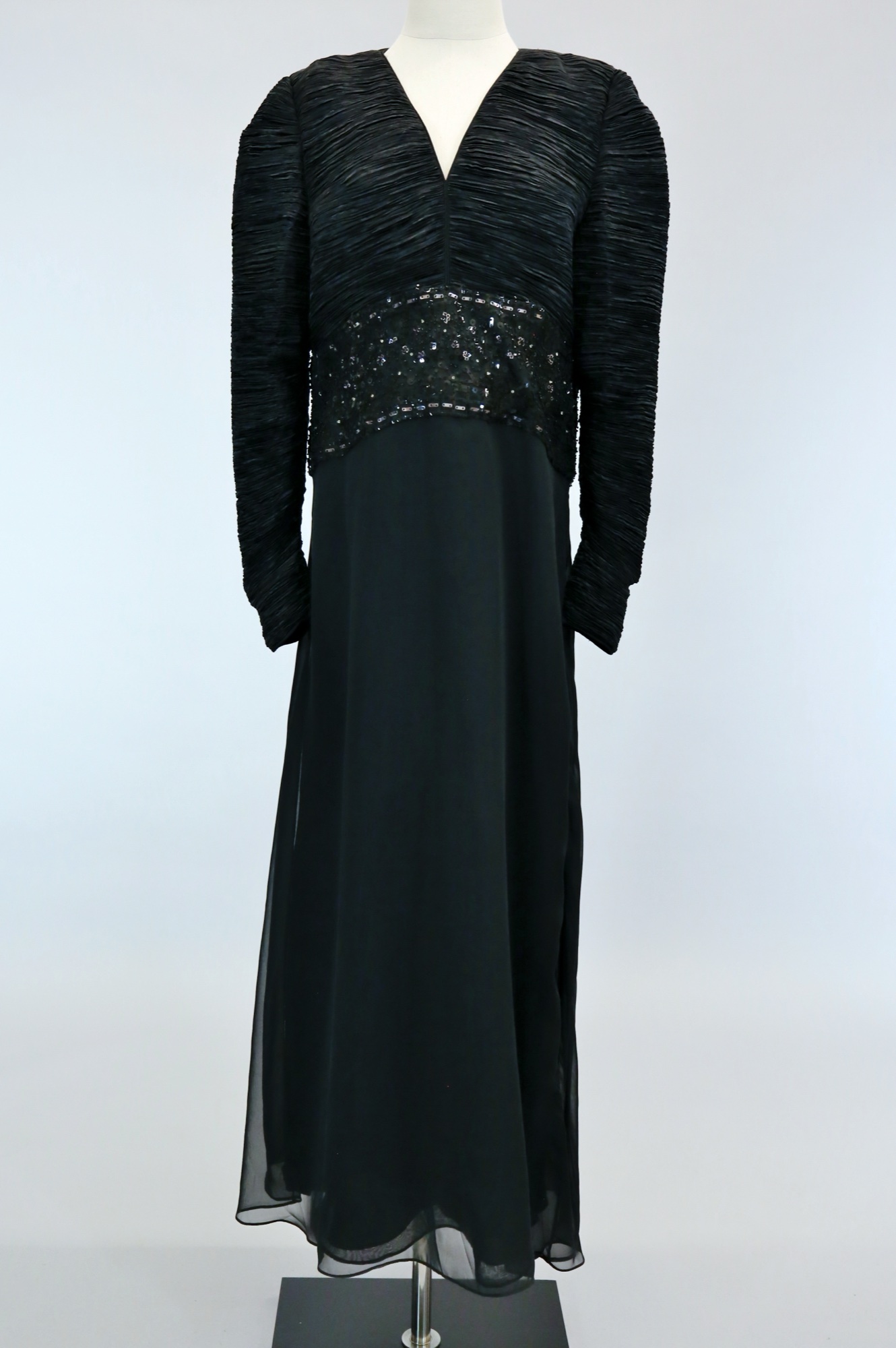 Black pleated evning gown