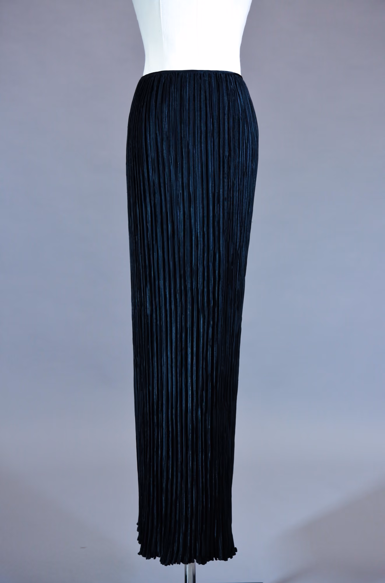Black pleated column skirt