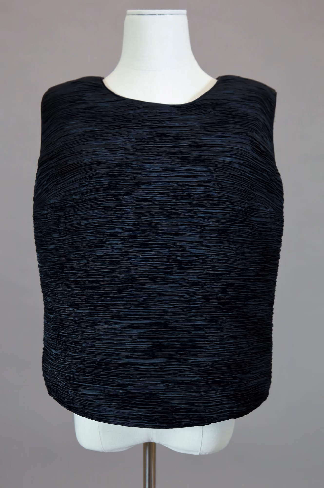 Black pleated top