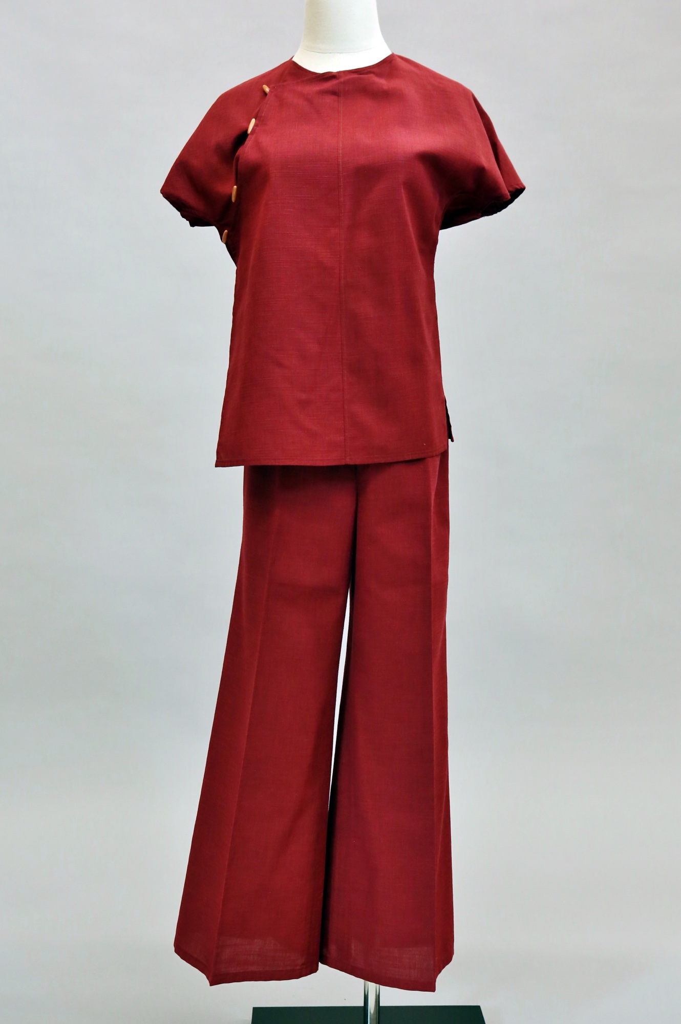Red silk set, top