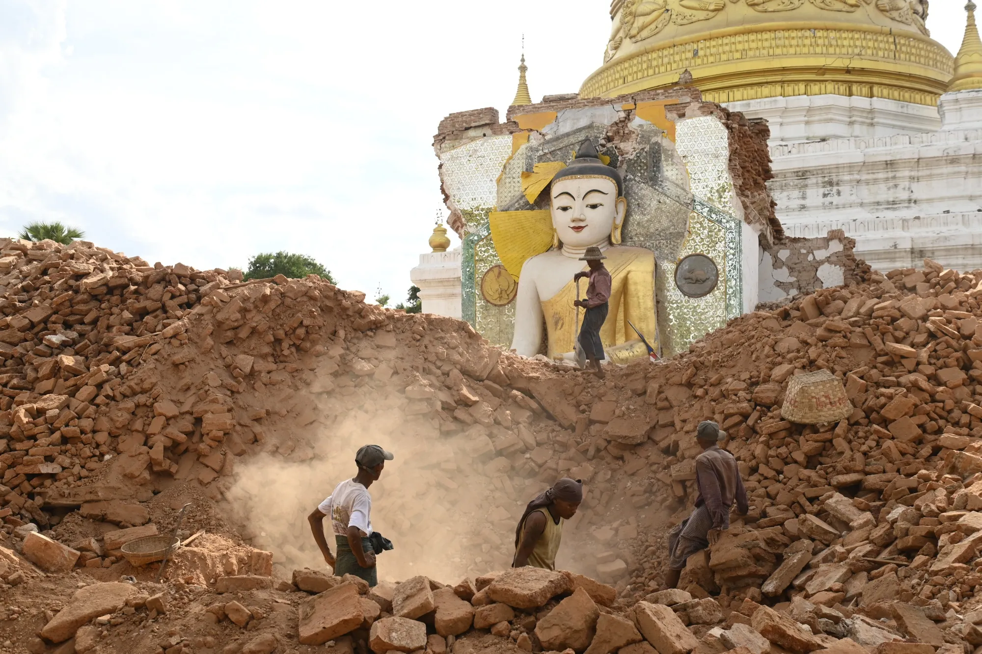 The 7.7 Earthquake and the Ancient Structure: Fragility, Memory, and the Lessons of Collapse