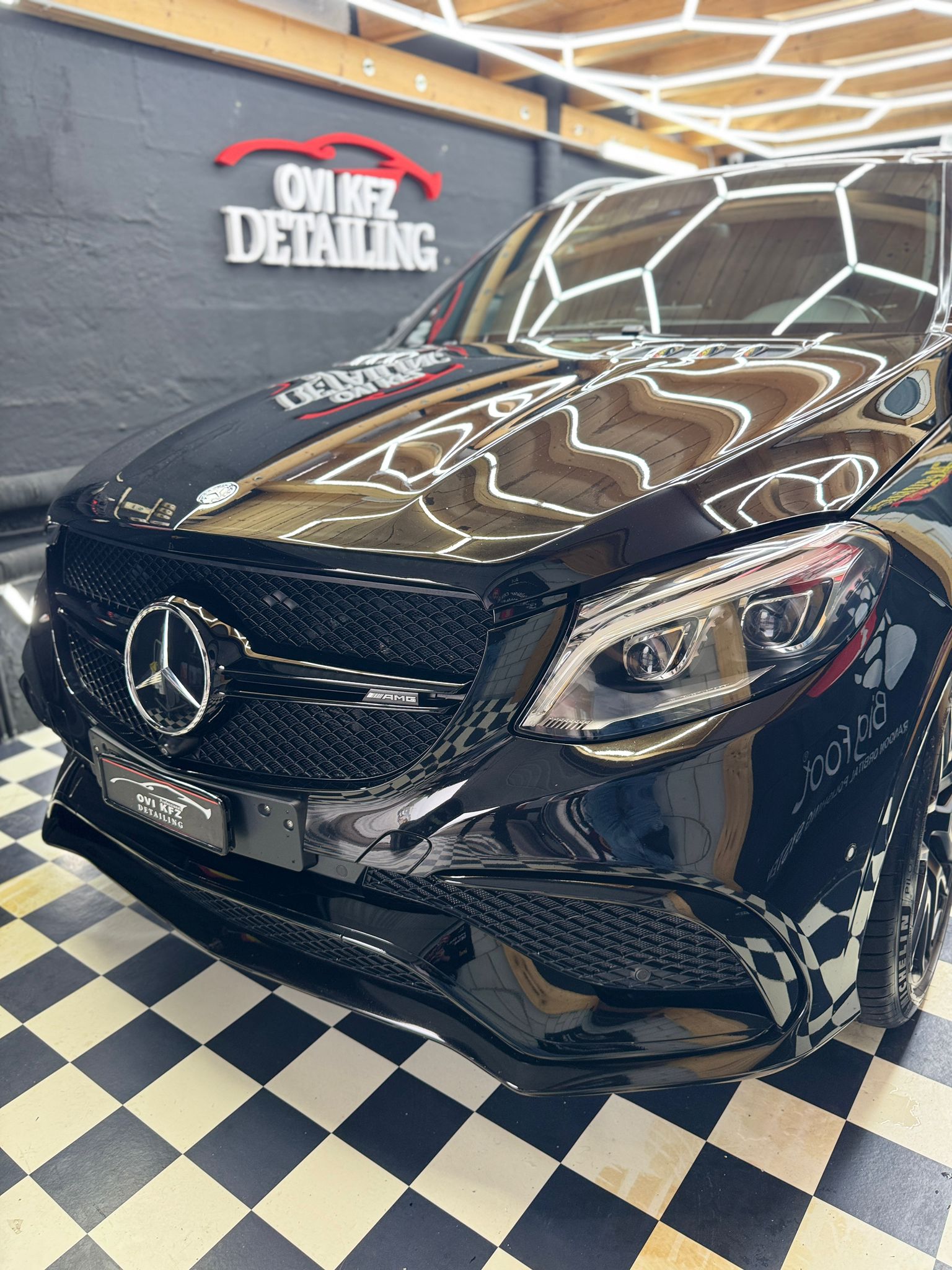 image of wheels and tire cleaning service