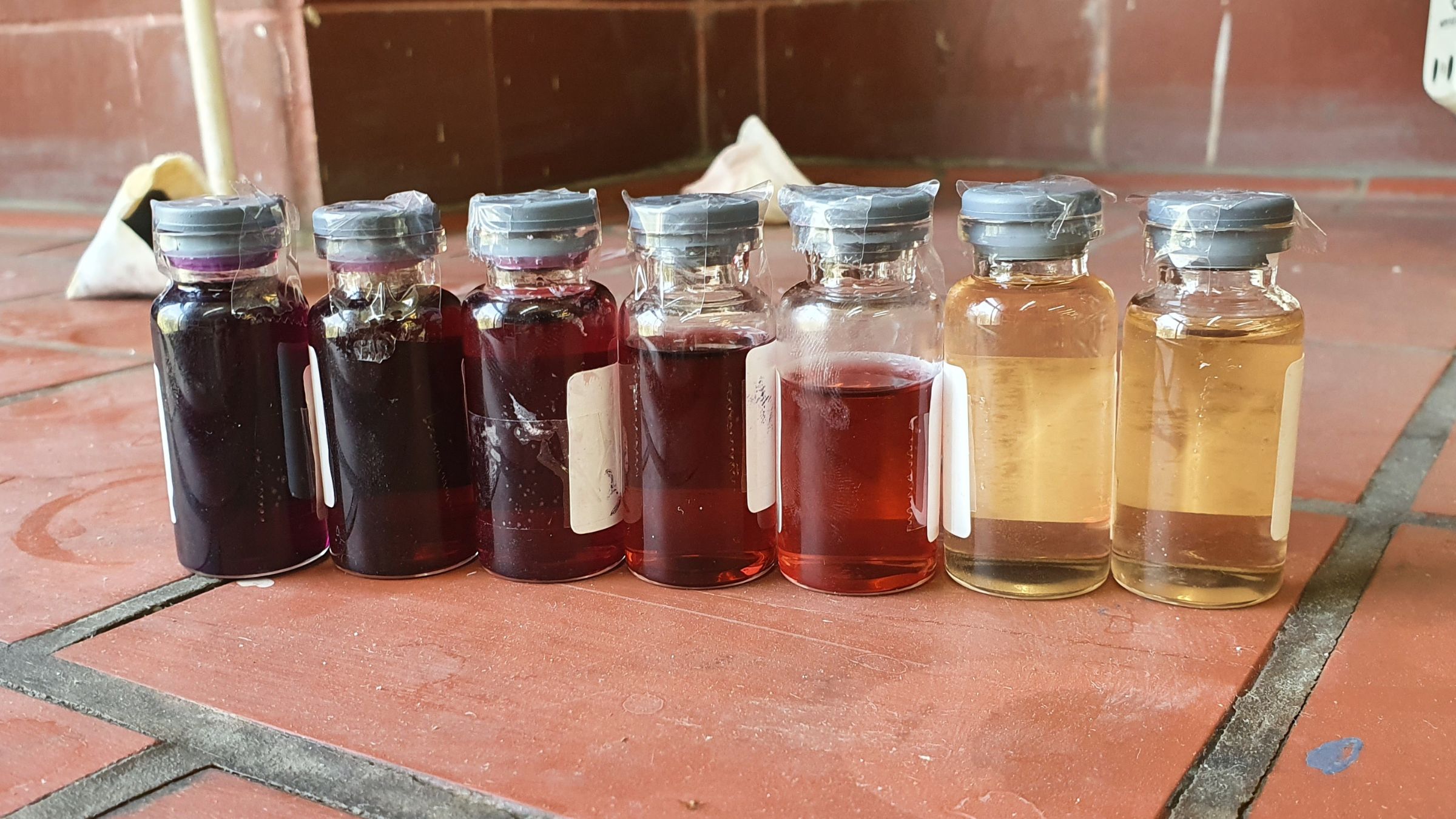 Microwave-assisted selective leaching of valuable metals from spent lithium-ion batteries using glycine and oxalic acid