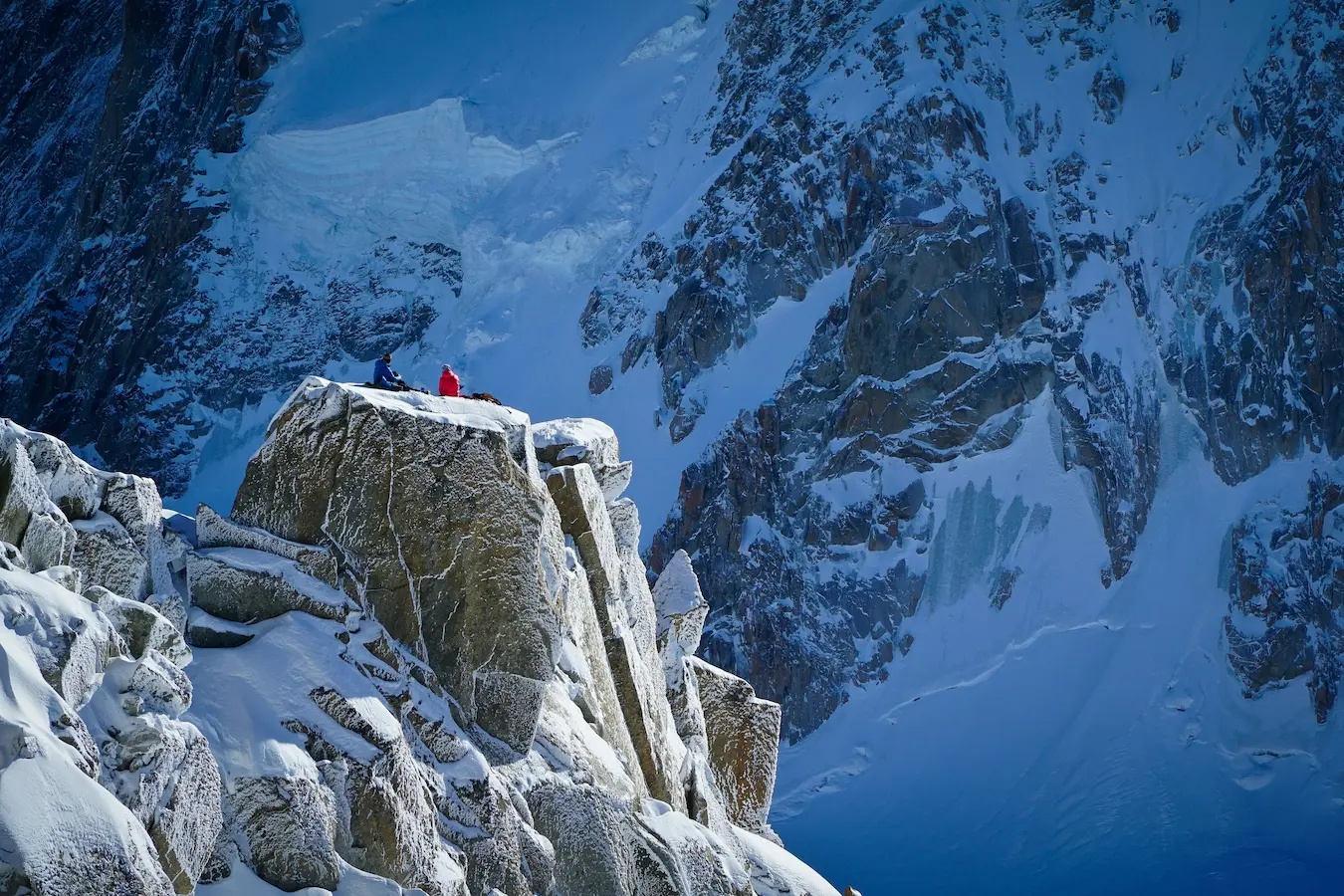Image de deux alpinistes pour figurer le métier d'agent commercial indépendant