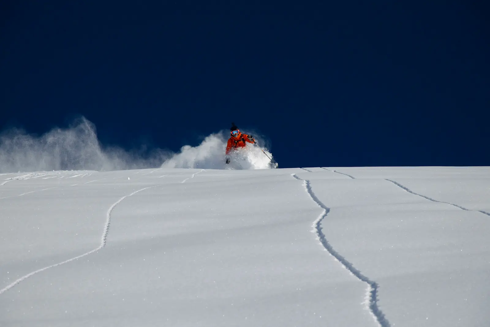 Image d'un skieur pour illustrer le thème de mon article à savoir les différents statuts de commerciaux indépendants. 