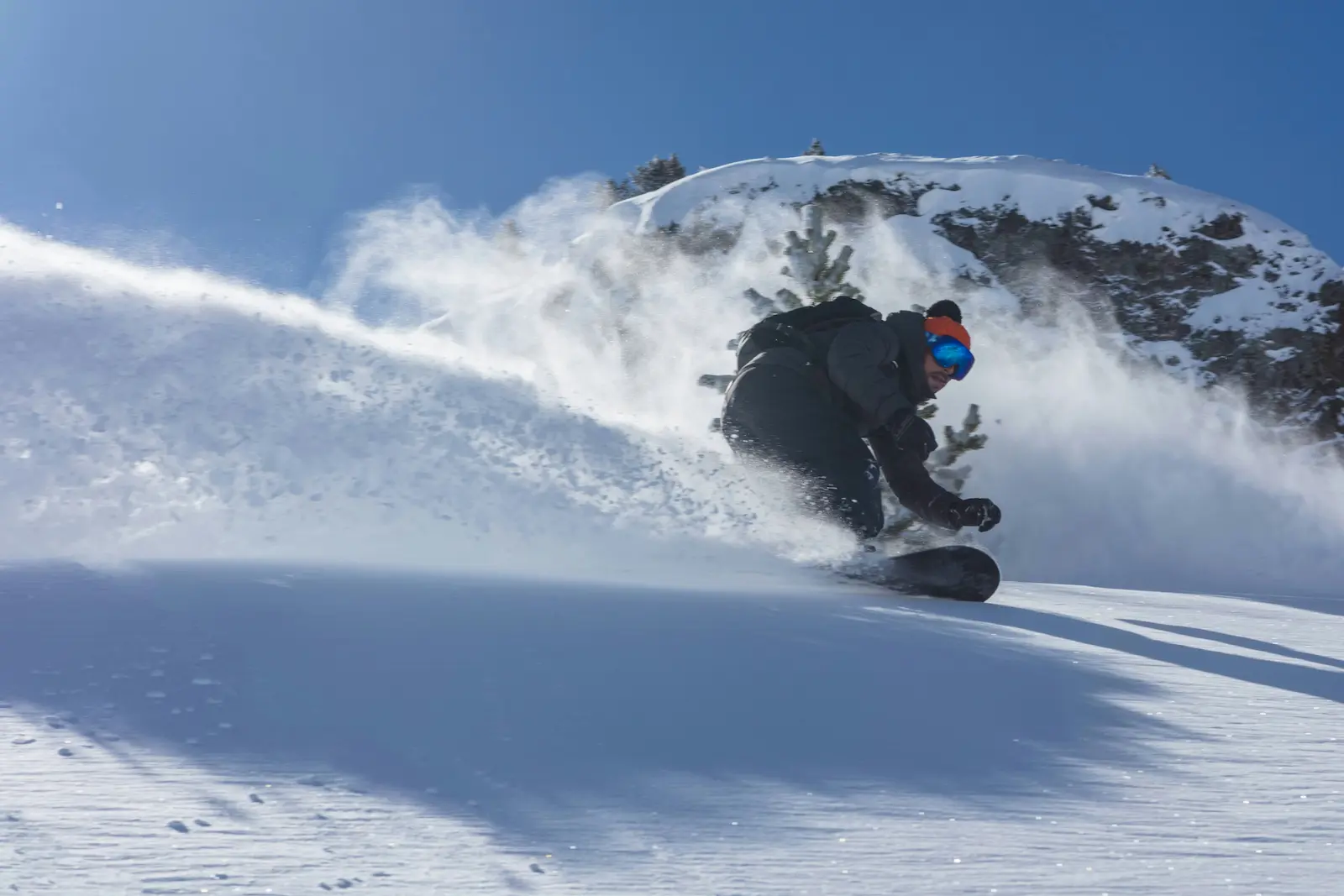 Image illustrant un snowboarder pour représenter un agent commercial indépendant. 