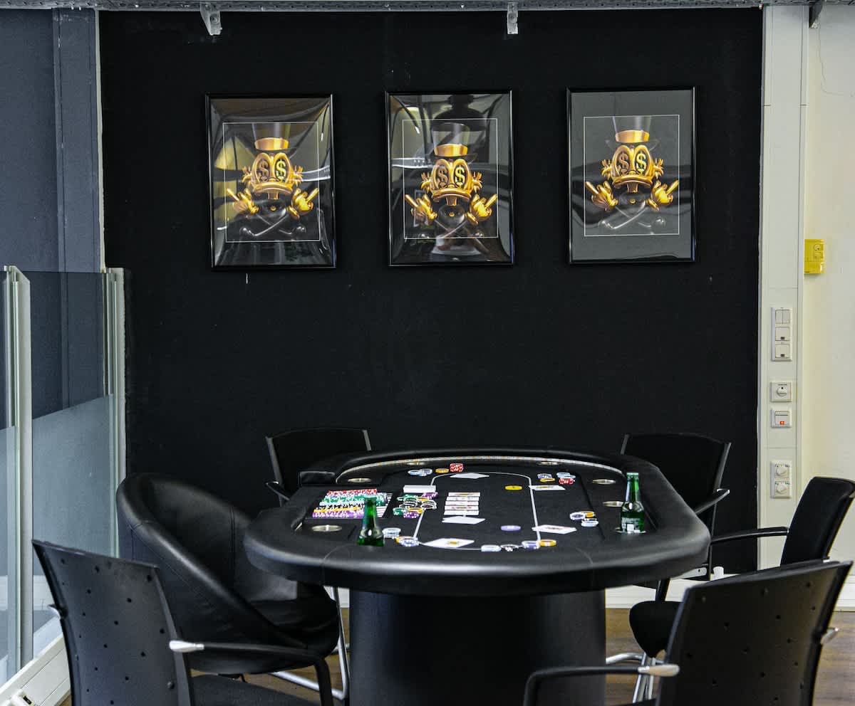 Casino | Whirlpool-Sauna-Kino-IndoorBasketball