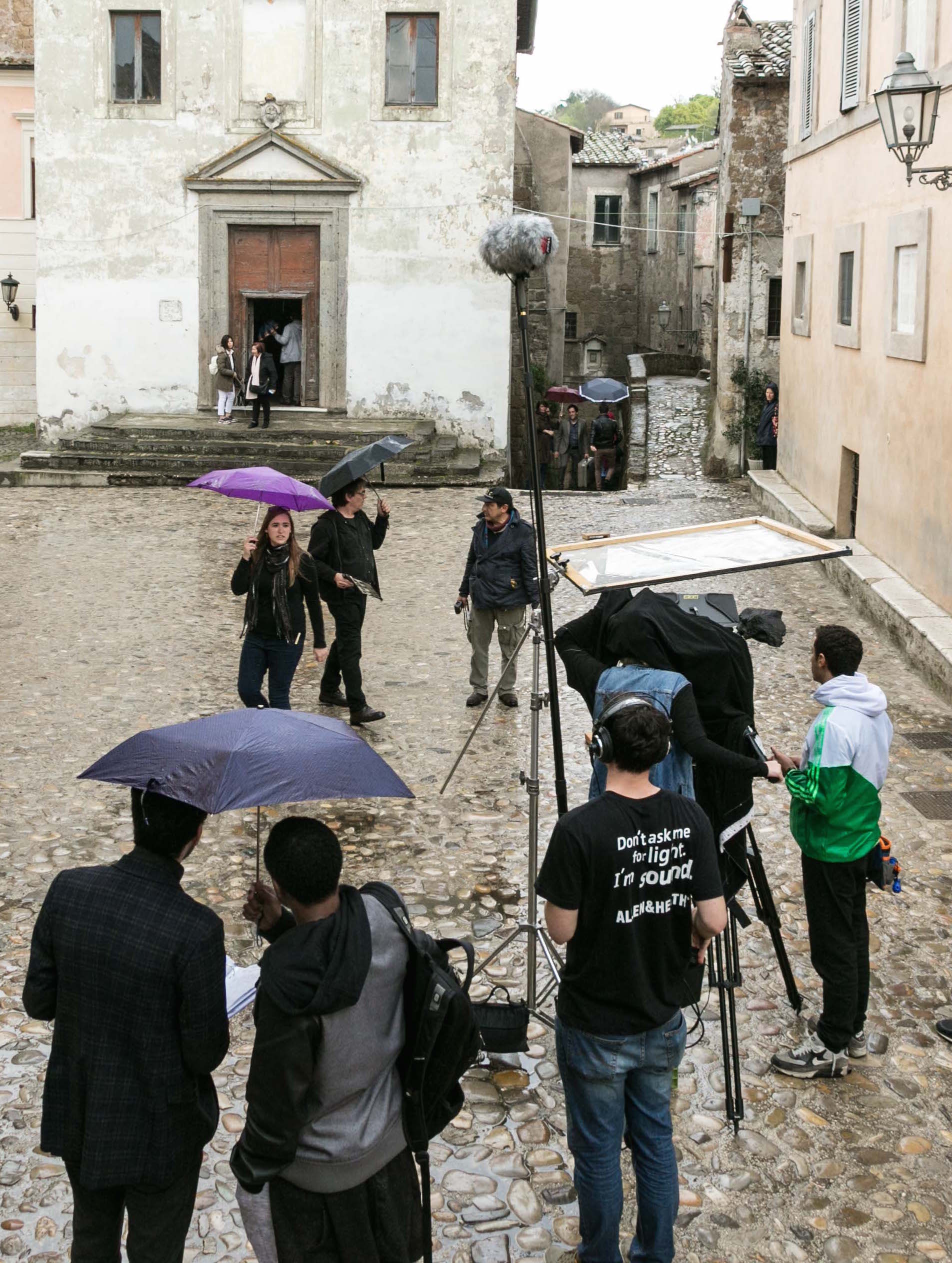 Student shoot in the rain in Calcata 