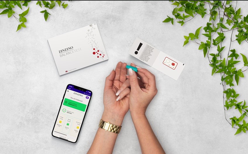 subject: image of staff consulting a customer (for an automotive service)