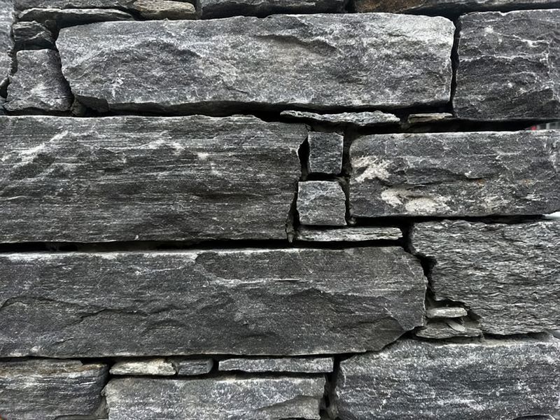 OS-Grey Schist veneer dry stacked, close texture detail