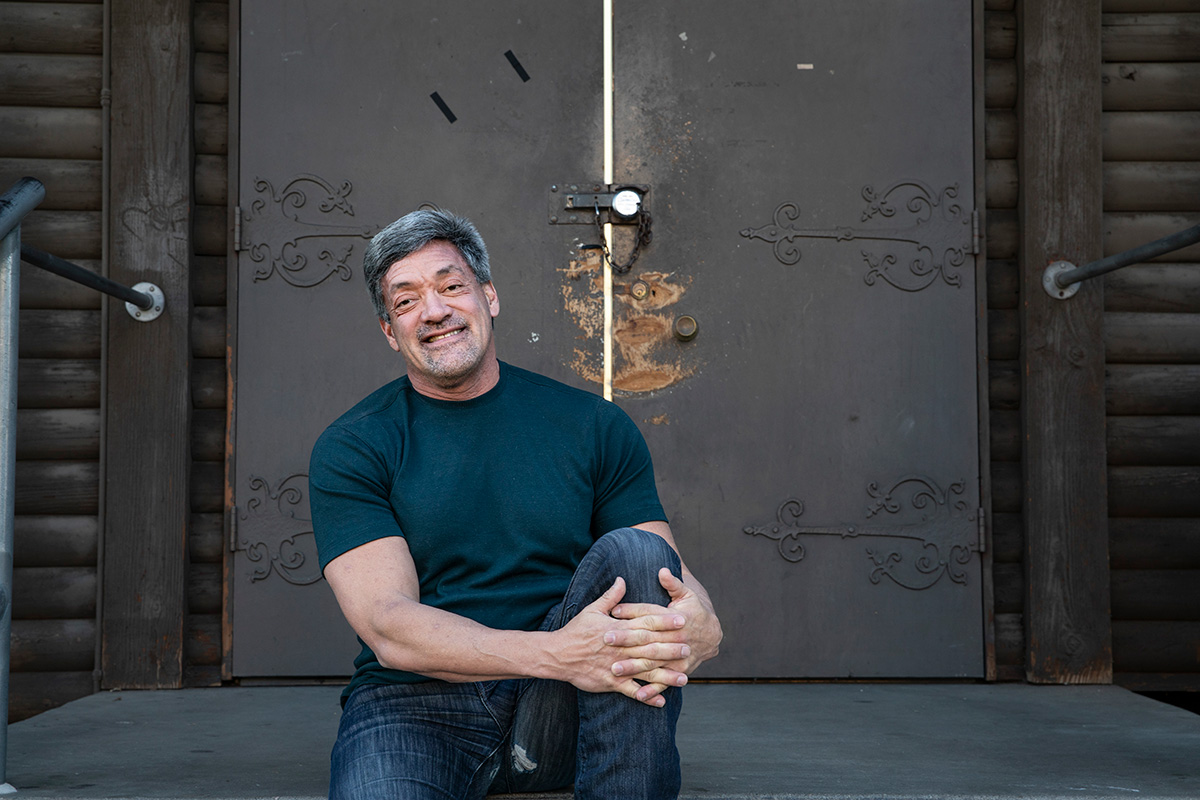 Photo portrait of John Duran