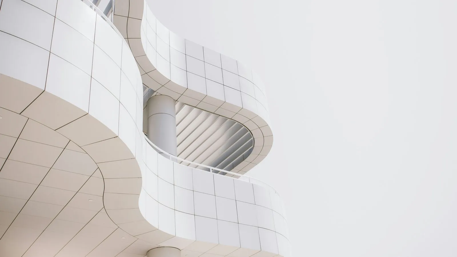 What are the key tender documents in construction