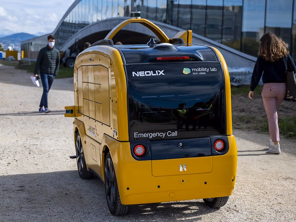 Un véhicule autonome teste la livraison de repas à l’EPFL