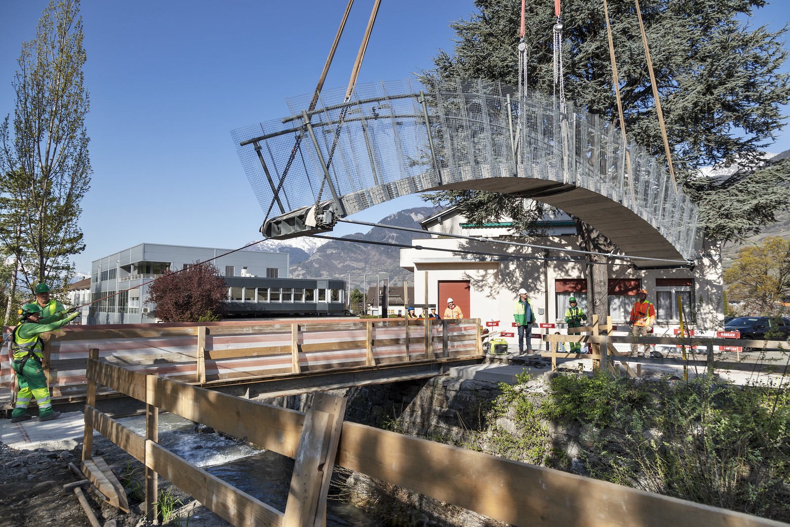 Réutiliser le béton? Une passerelle innovante de l’EPFL en test à Pont-de-la-Morge