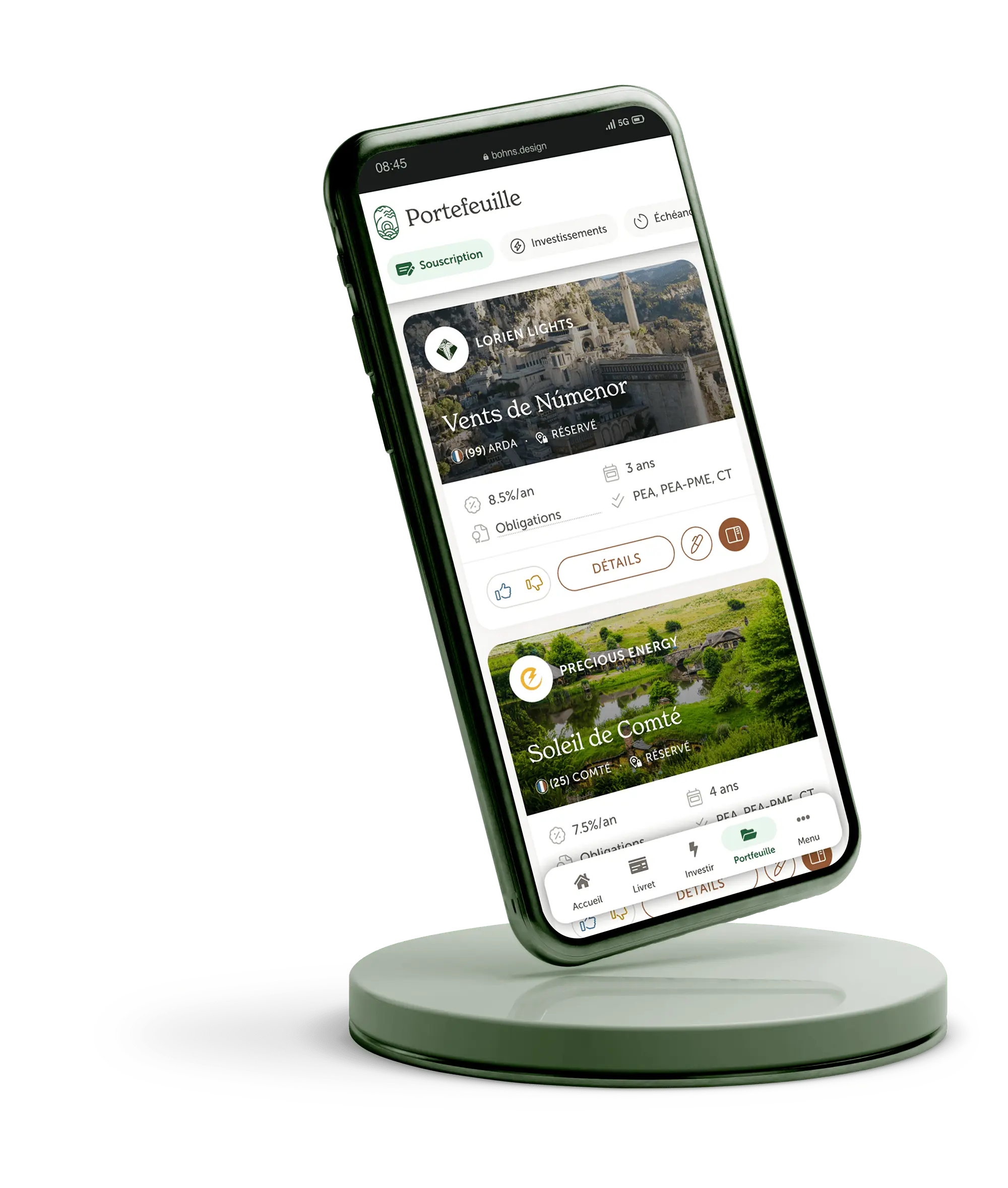 Smartphone displaying an investment portfolio app in French with two investment options, Vents de Númenor and Soleil de Comté, showing interest rates, duration, and investment details.