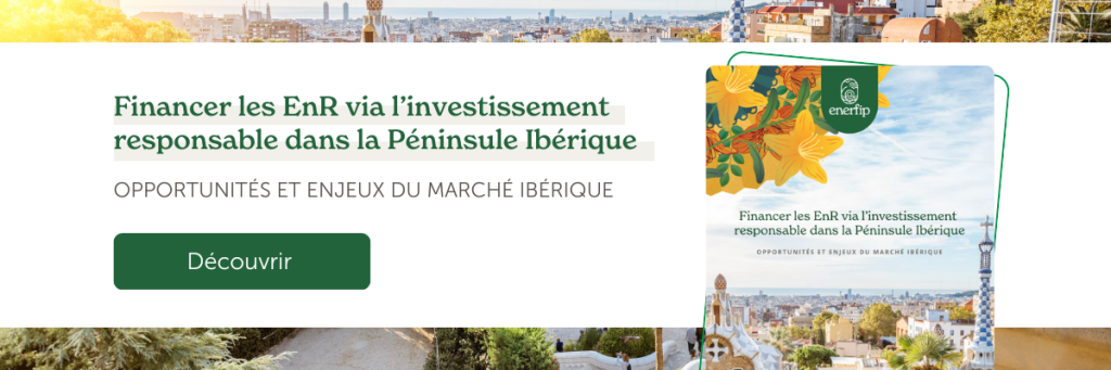 Bannière promotionnelle sur le financement des énergies renouvelables en Péninsule Ibérique avec un paysage urbain en arrière-plan.