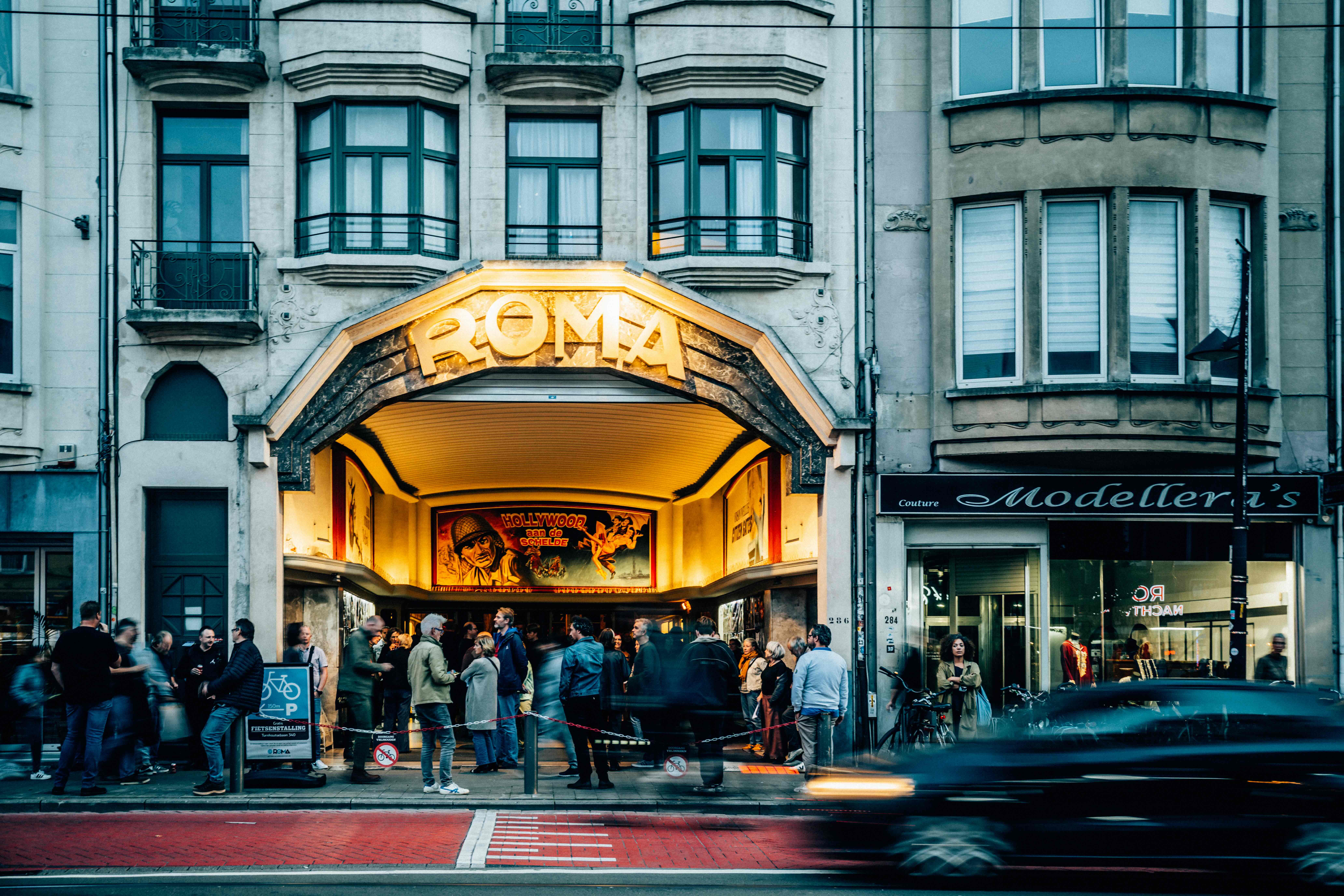 De voorgevel van cultuurhuis De Roma in Antwerpen