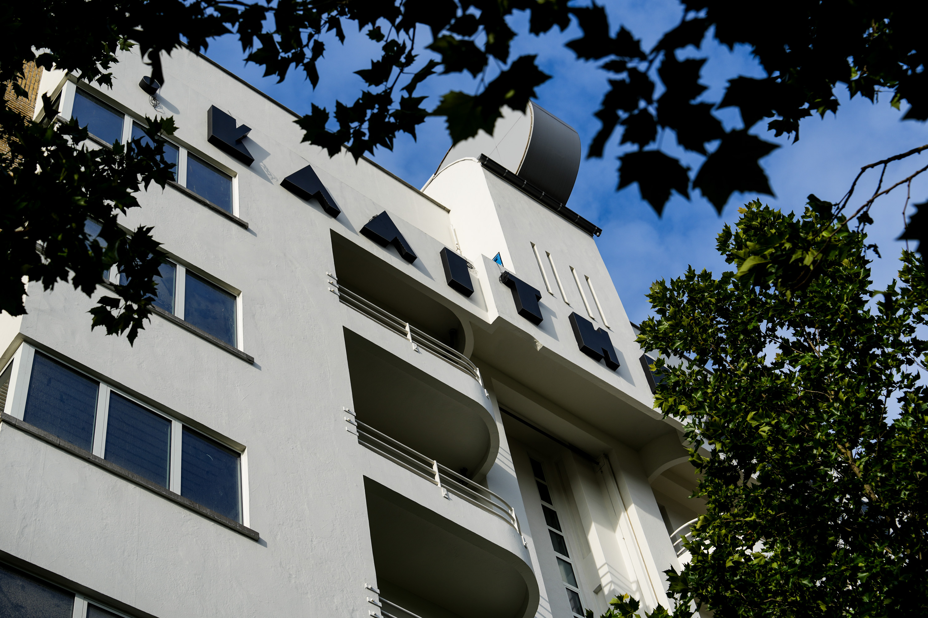 De voorgevel van het Kaaitheater