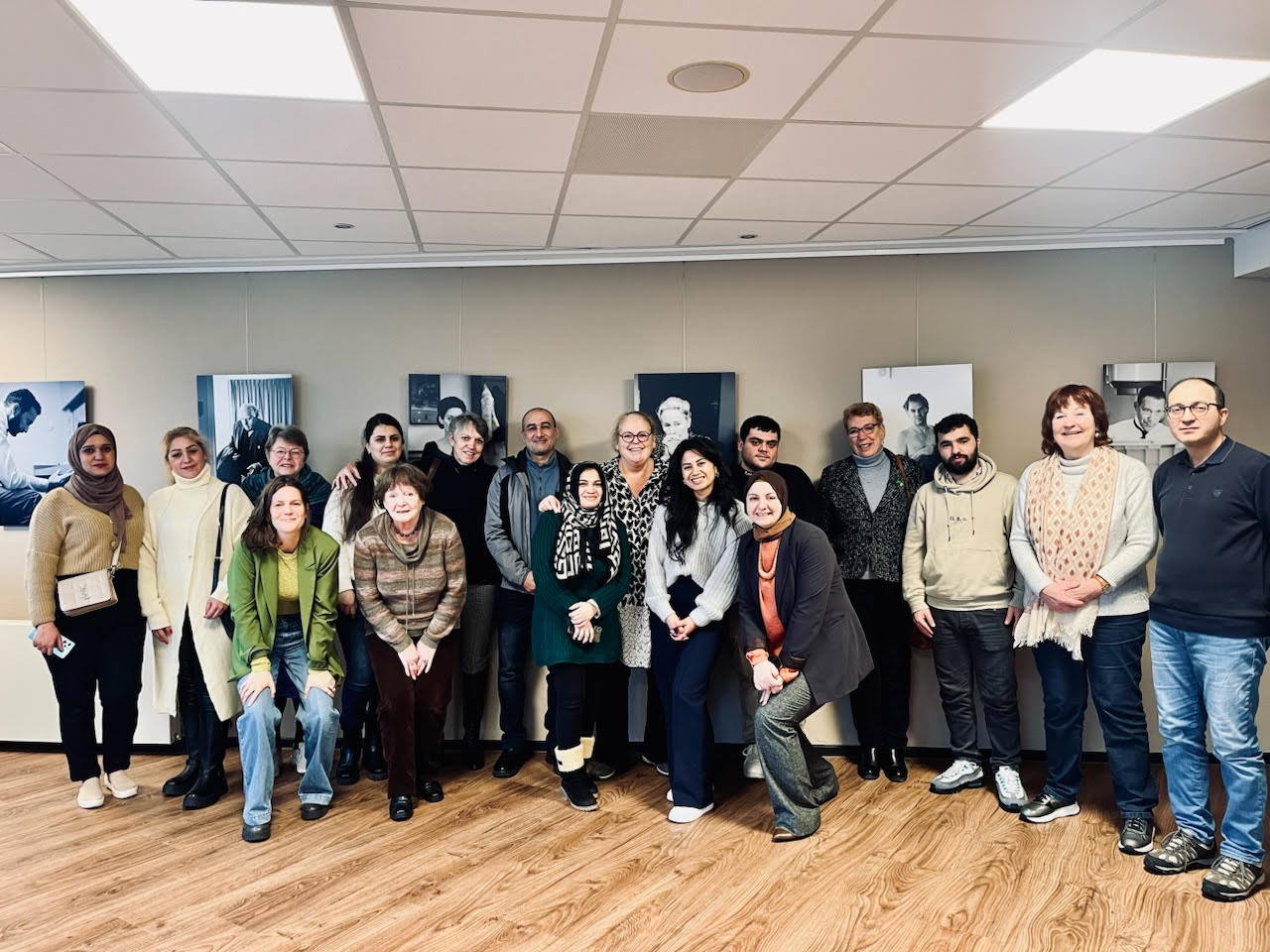 Group photo of volunteers and newcomers participating in the Zaantheater’s buddy program with NewBees.