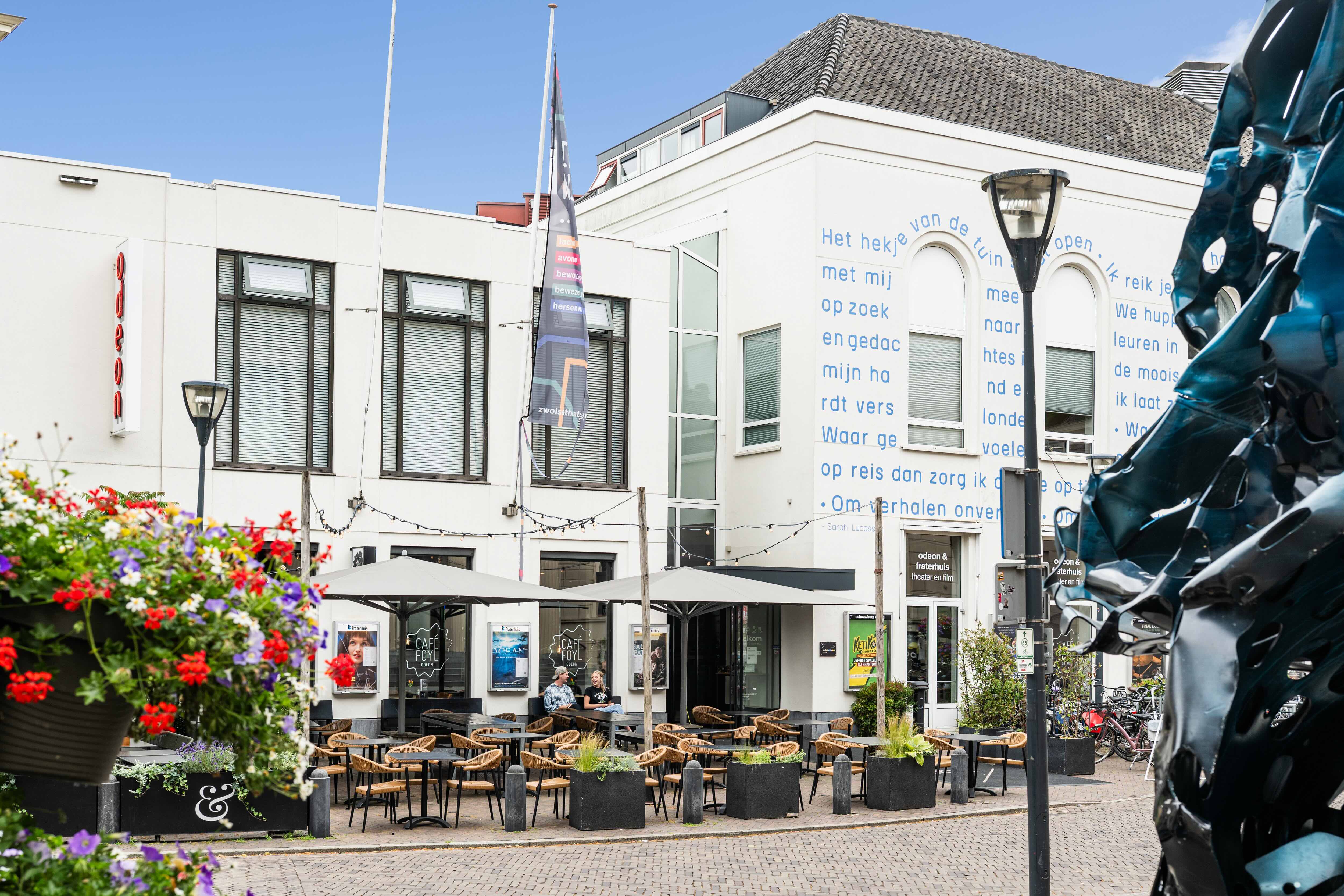 Buitenzijde van Schouwburg Odeon in Zwolle