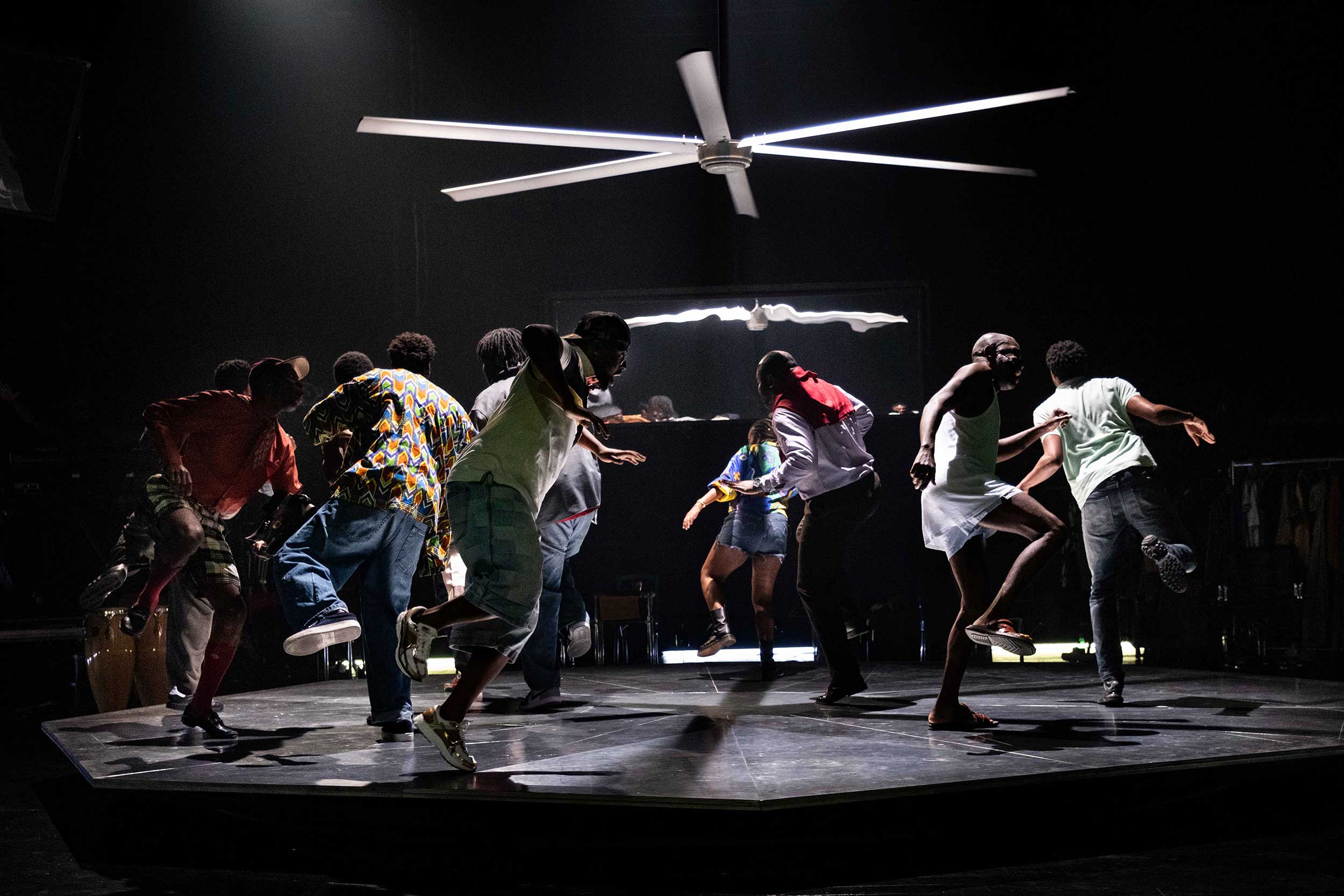 A group of performers dancing on stage during Barbershop Chronicles at KVS.