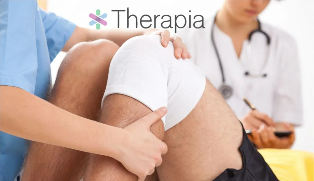 therapia physiotherapist mobilizing a knee after surgery
