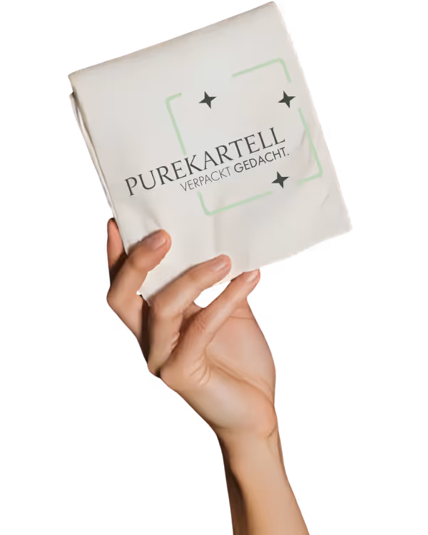 Eine Hand hebt eine bedruckt Serviette in die Luft. Auf der Serviette ist das Logo von Purekartell gedruckt.