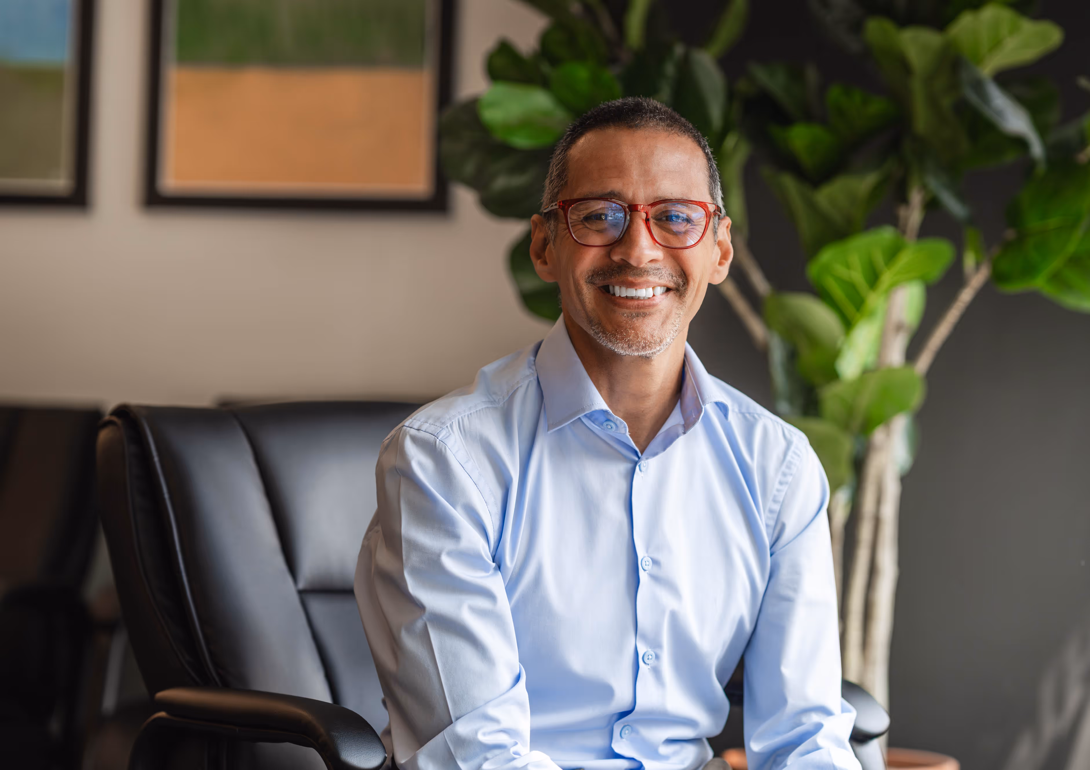 Job Counsellor at Job Zone d'emploi; happy