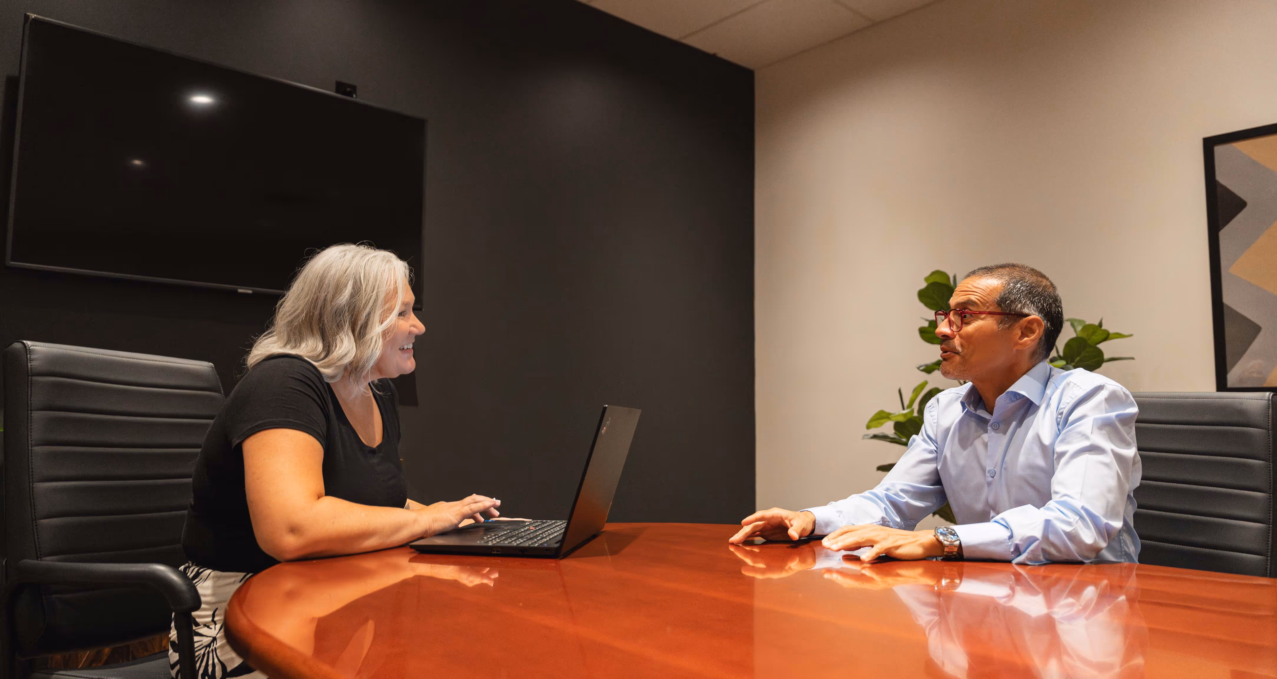 Job Zone d'emploi team working on retention strategies