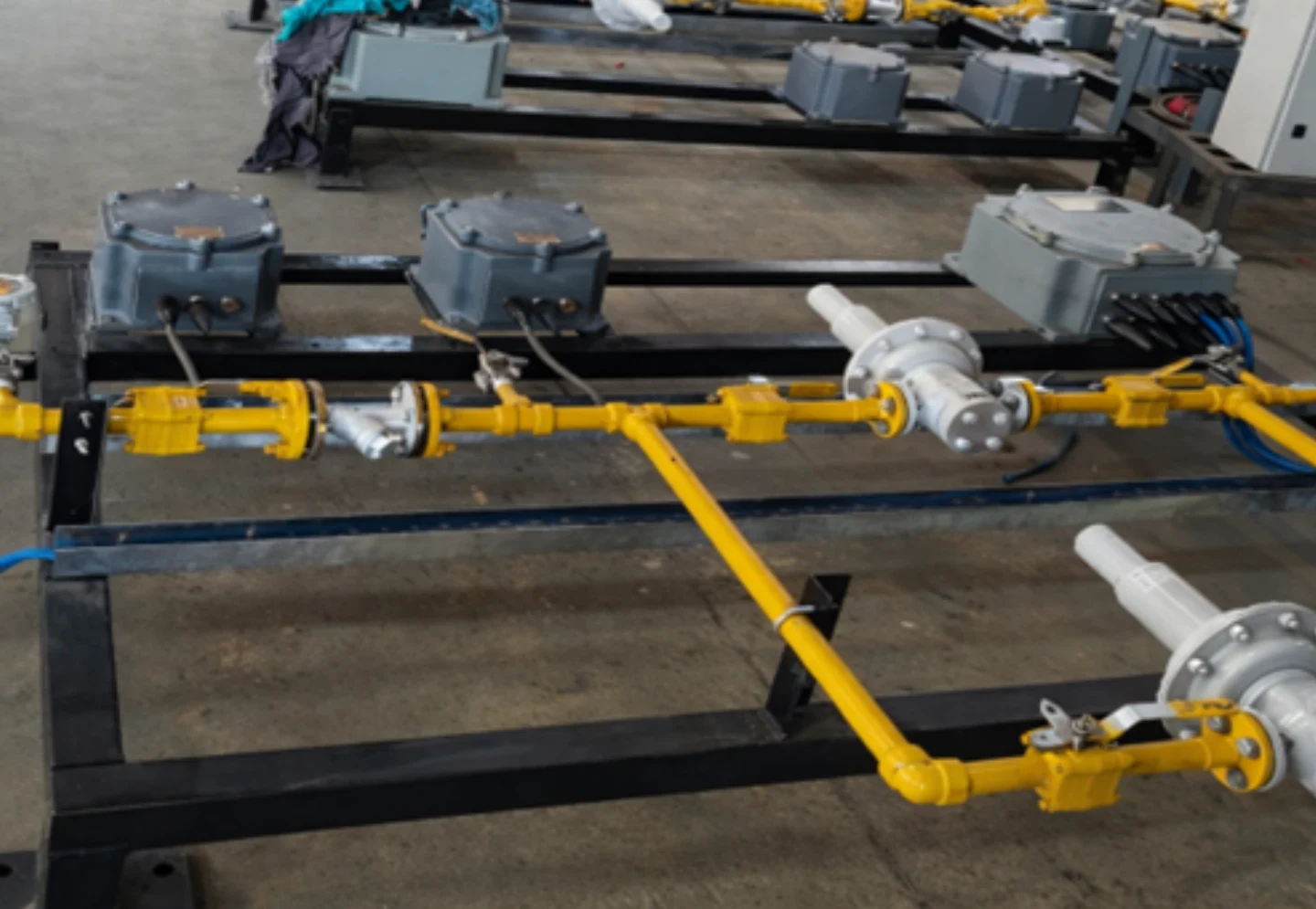 High-energy ignition system for reliable ignition of flares and high-duty combustion systems