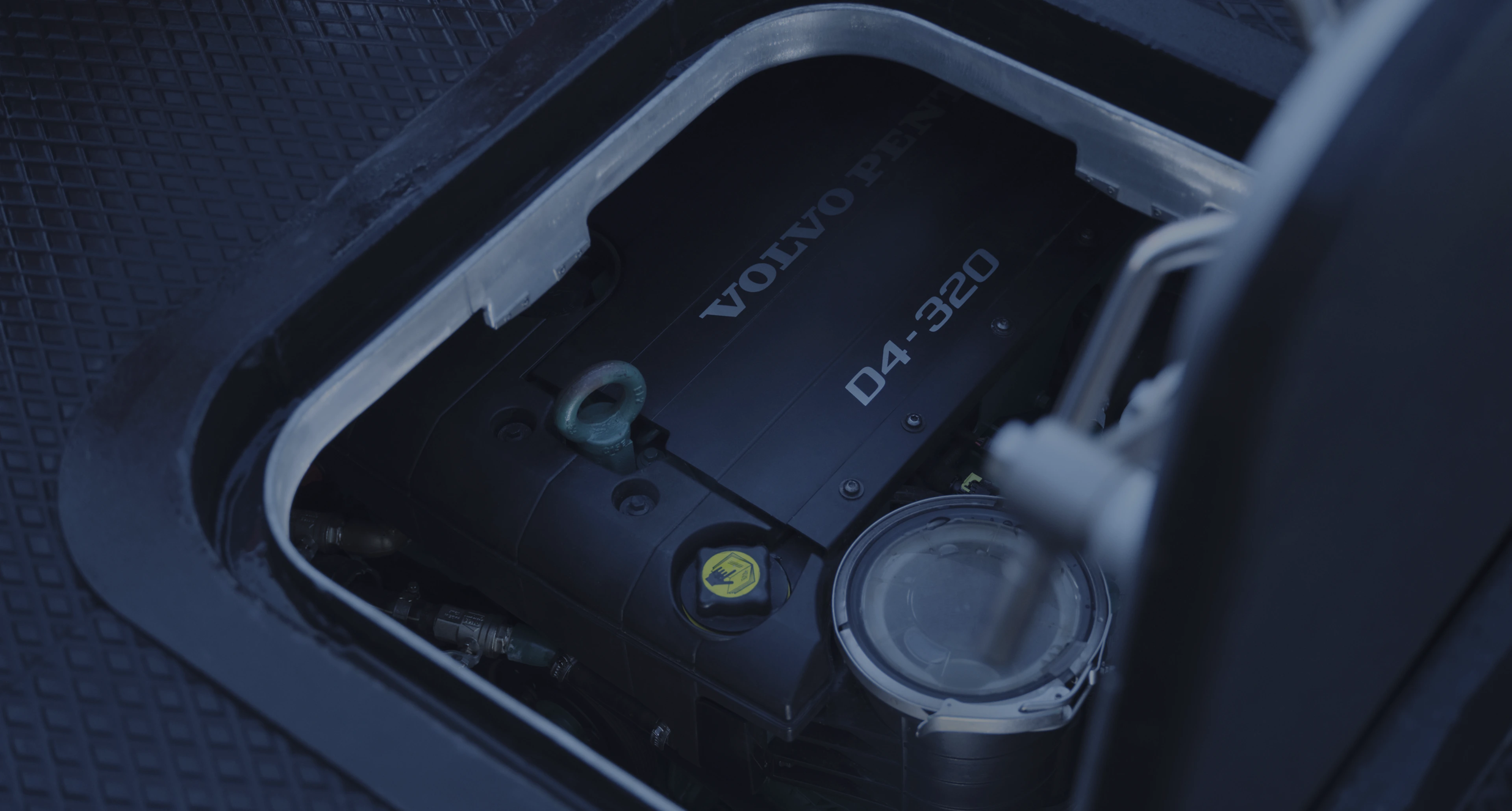 Корпус двигуна Volvo Penta D4, встановлений на катері
