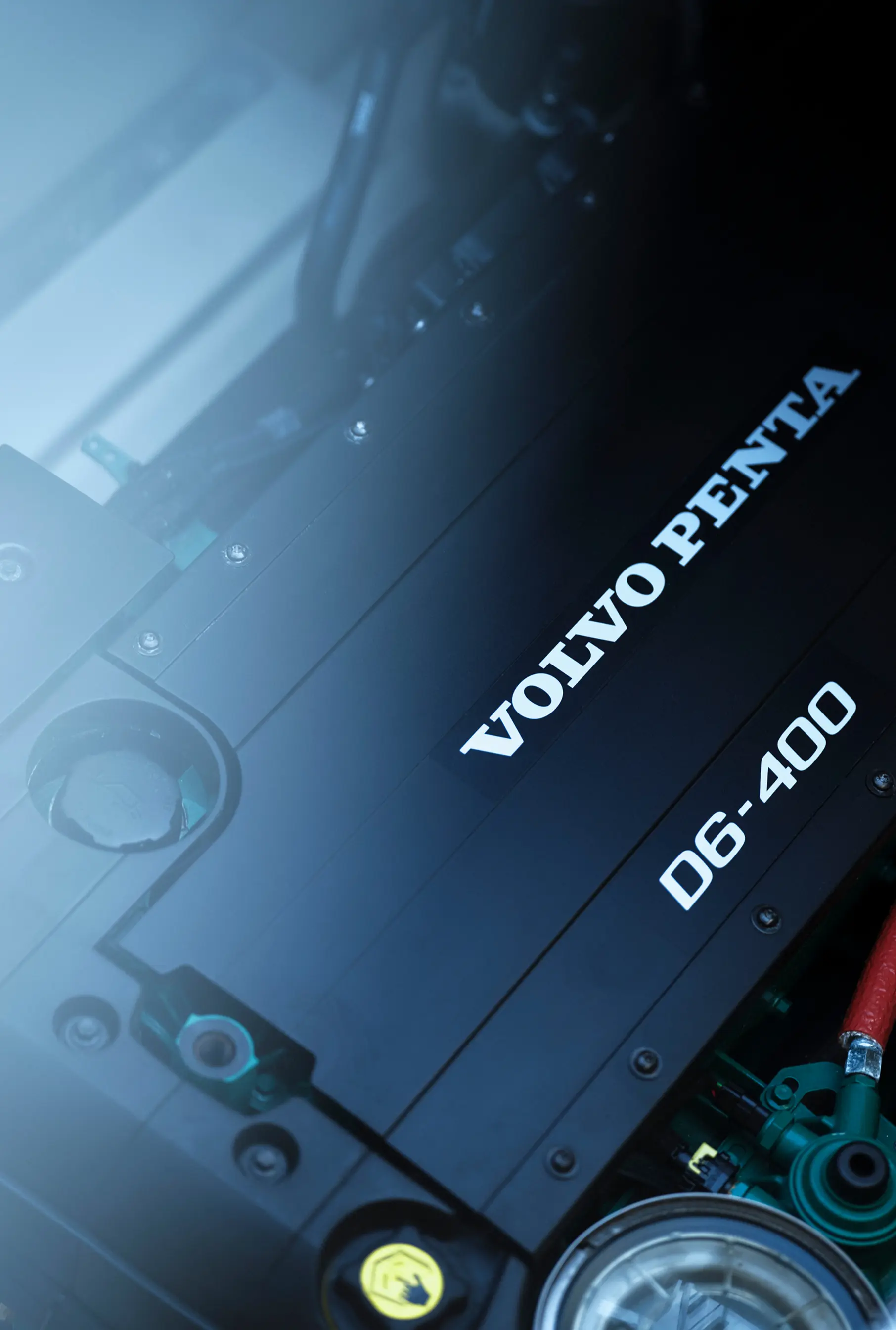 Двигун Volvo Penta D6 - корпус з логотипом