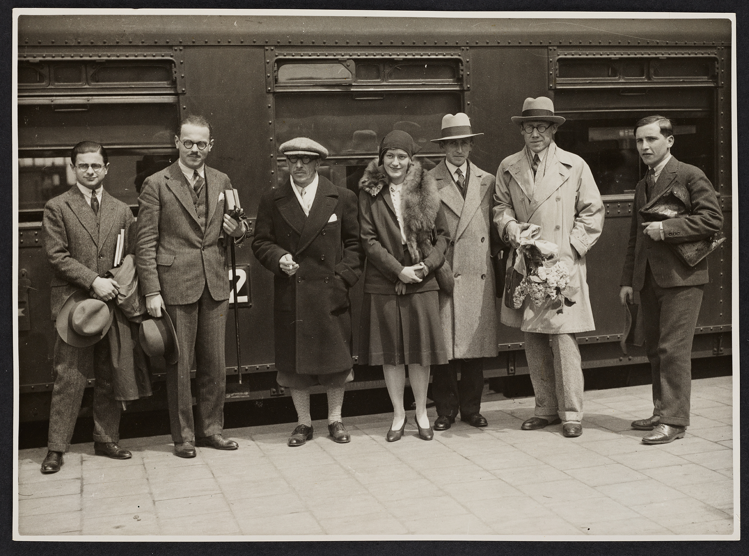 Group picture at the Amsterdam Central Station with Igor Stravinsky (third from the left) and son (second from the right). Taken on May 23, 1930. © Paul Sacher Stiftung