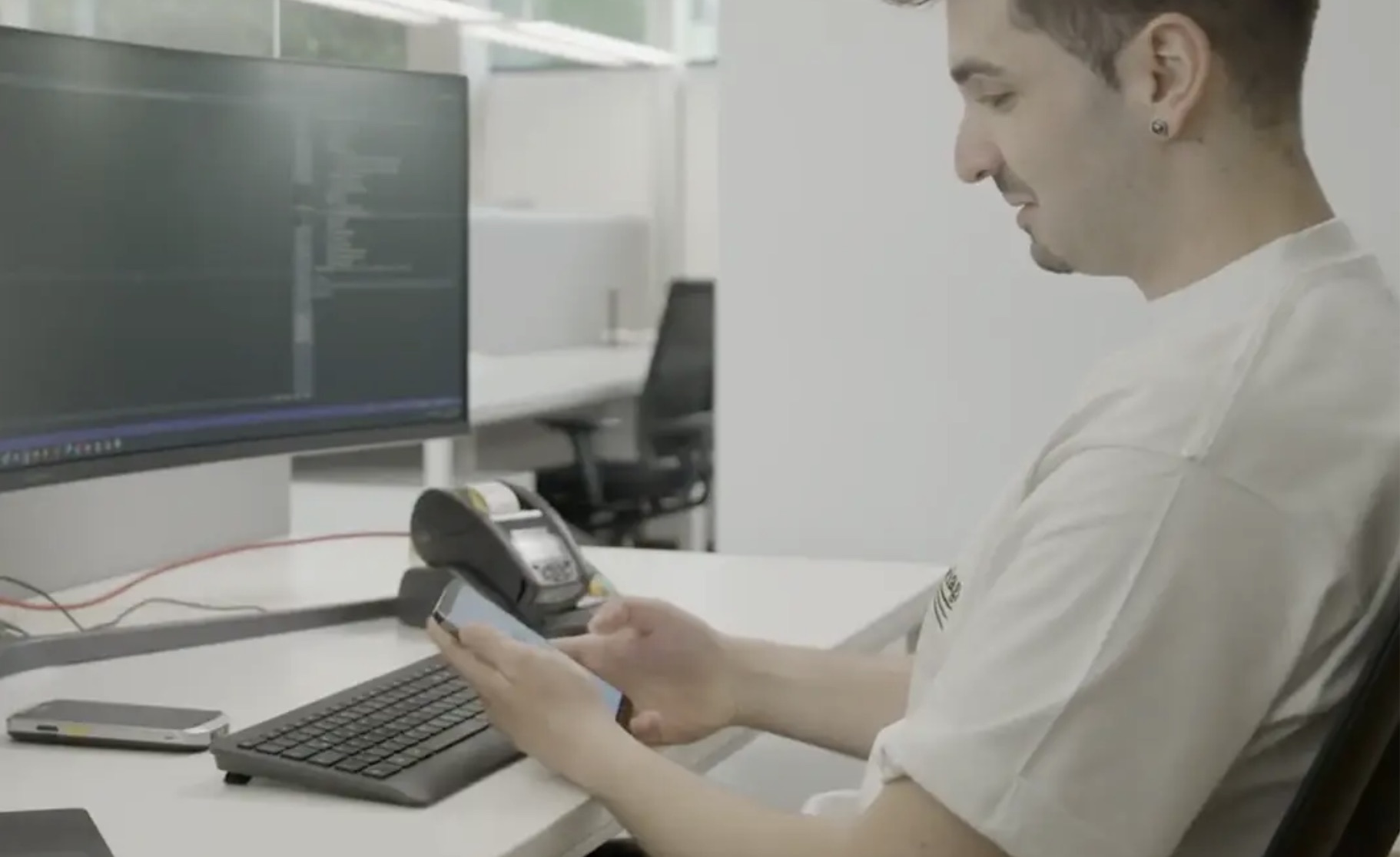 Ein Software-Entwickler bei der Arbeit