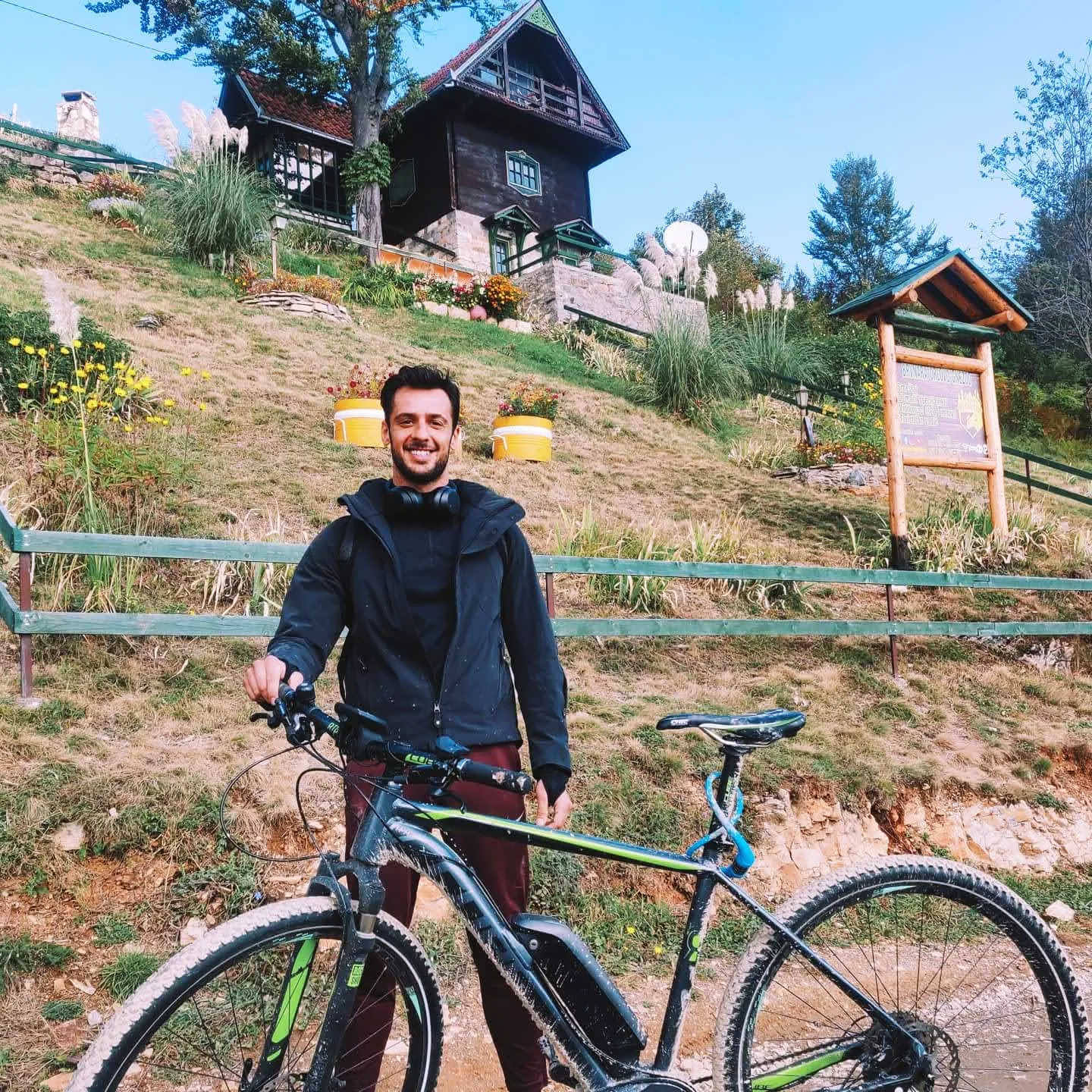 Amar in bicicletta in montagna, Serbia 2020