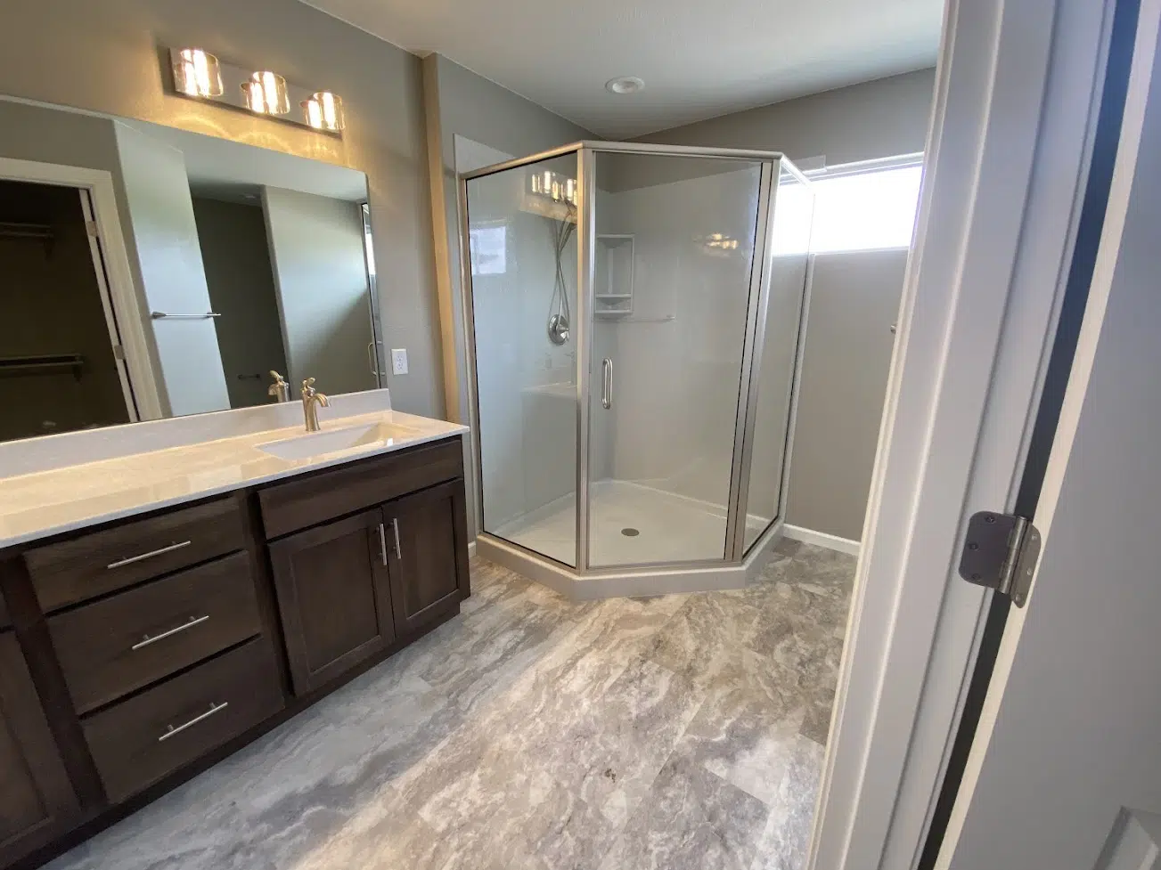 Onyx shower walls and base