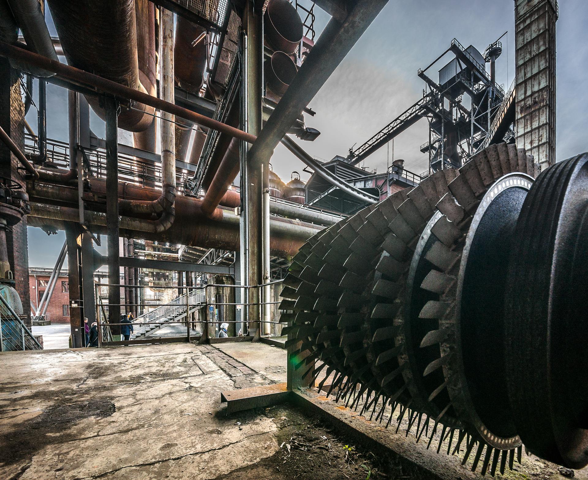 How Cloud-Based CRM Transforms Supplier and Vendor Relationships in Manufacturing