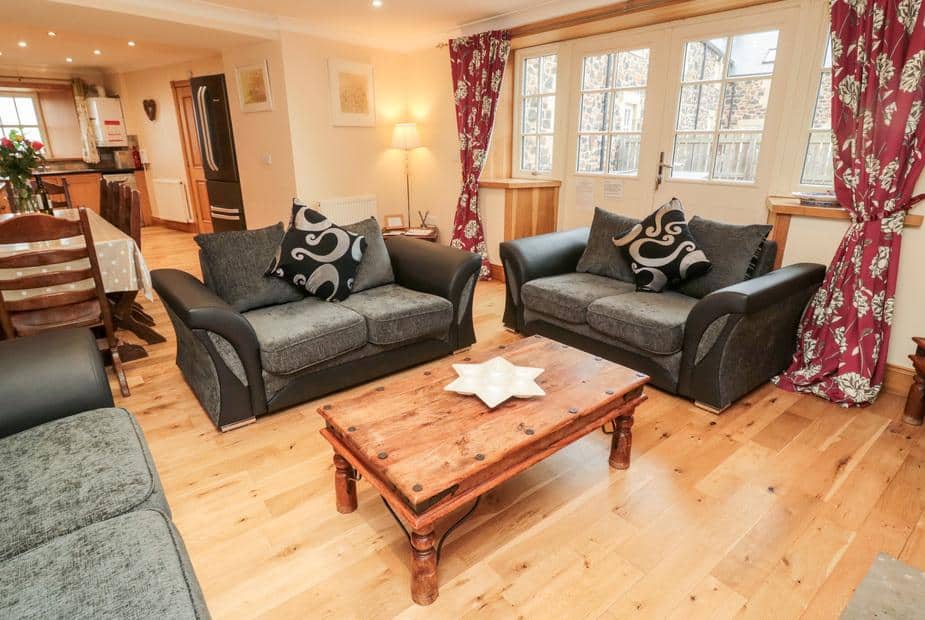 Cottage living room with two sofas and coffee table on wooden floor