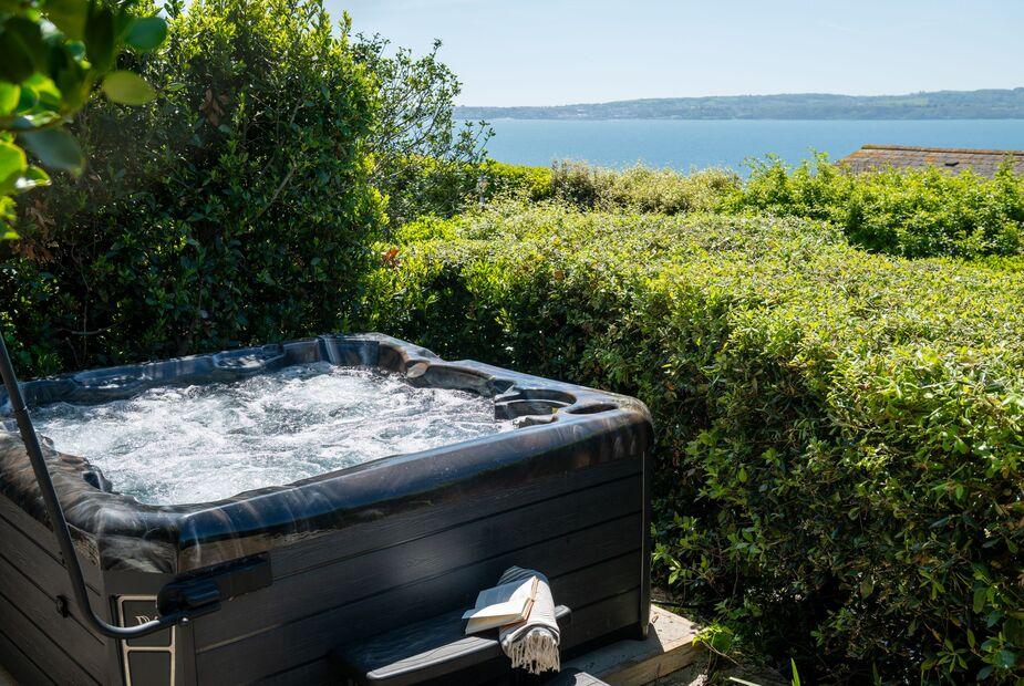 Cottage garden with hot tub overlooking the sea